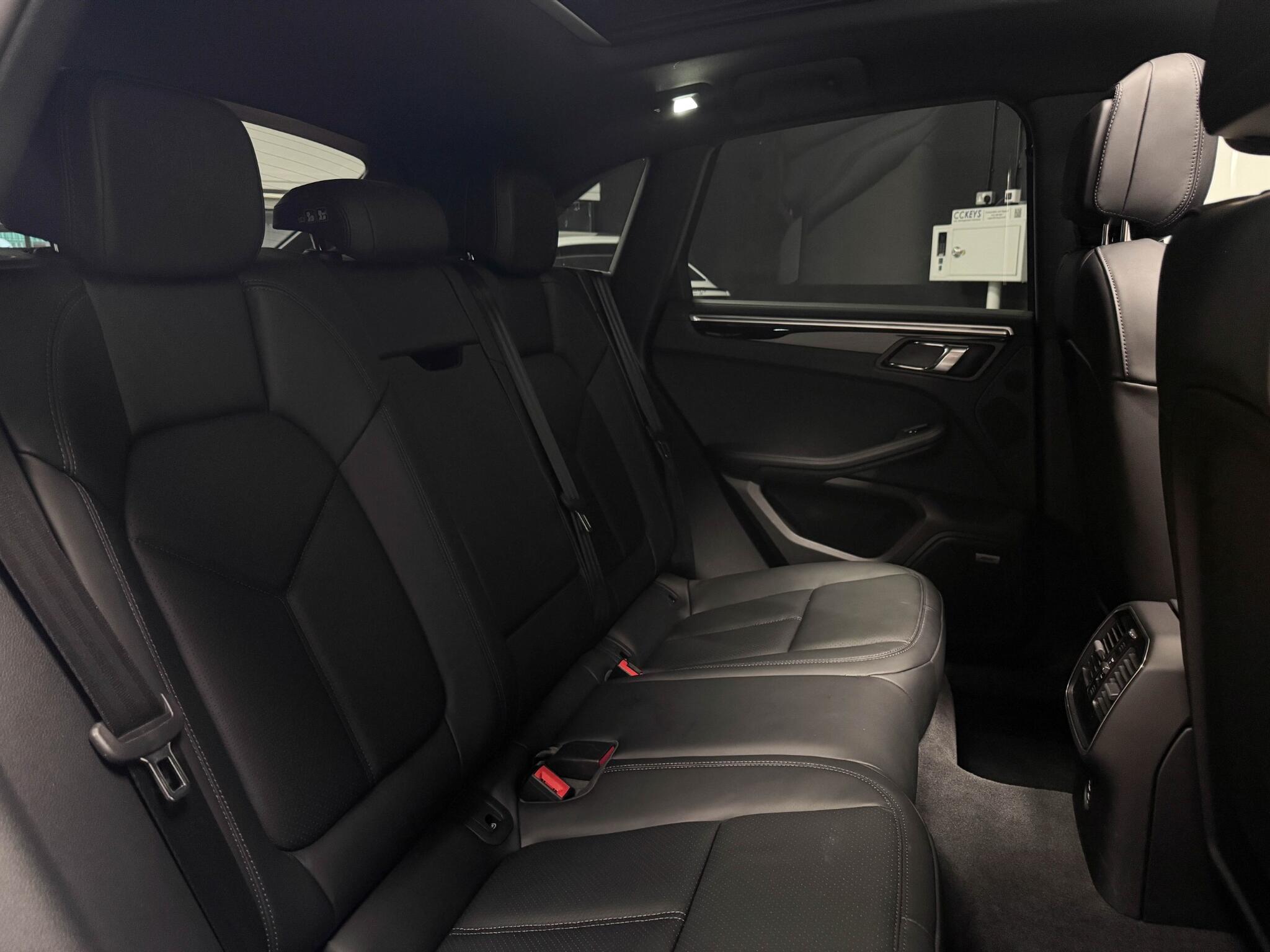 Porsche Macan view 21