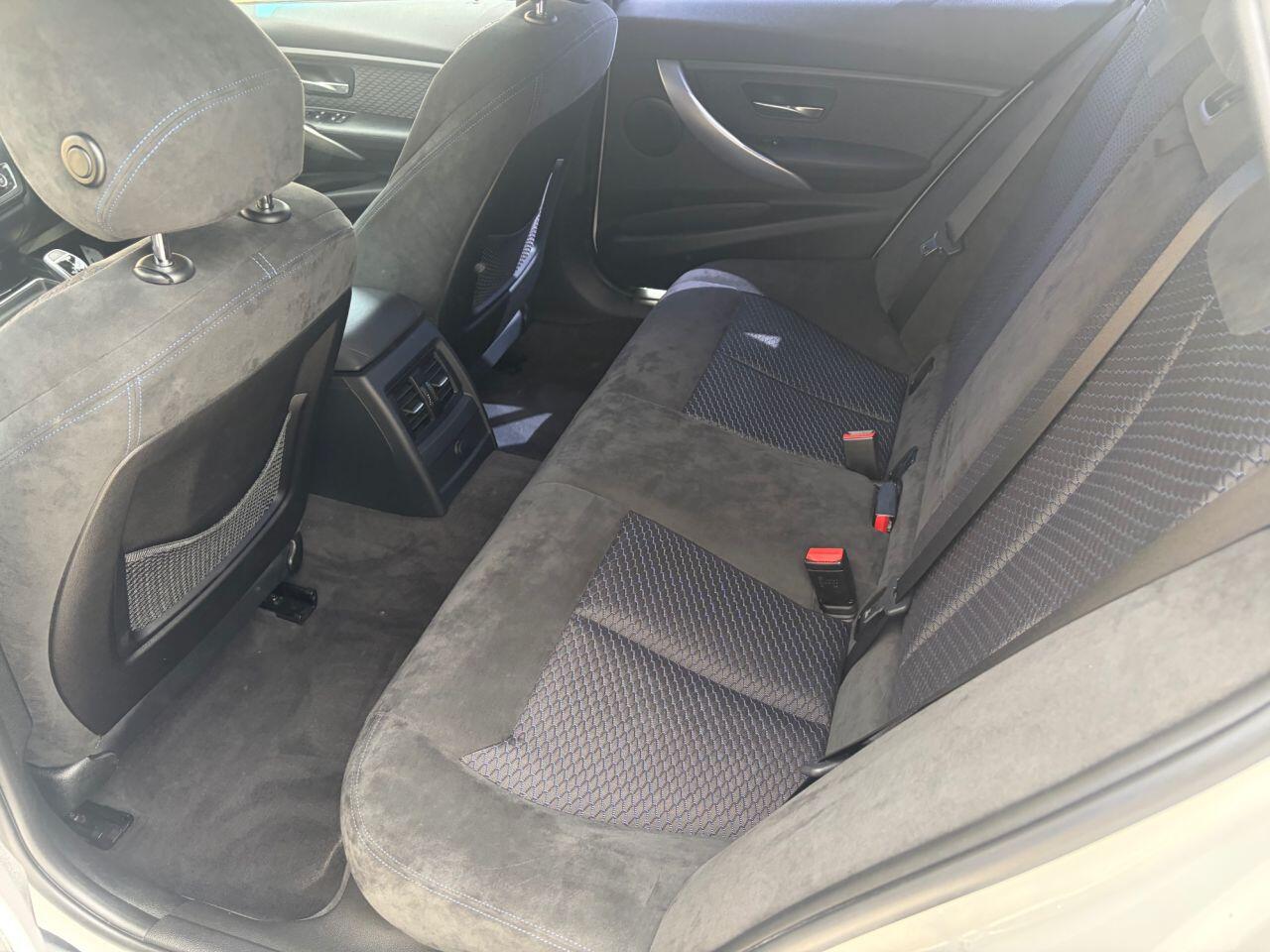 BMW 3 Series view 22