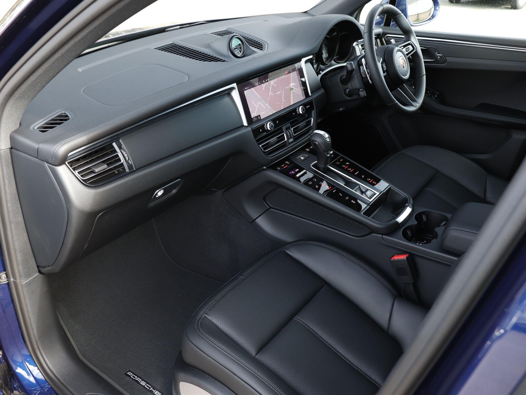 Porsche Macan view 9