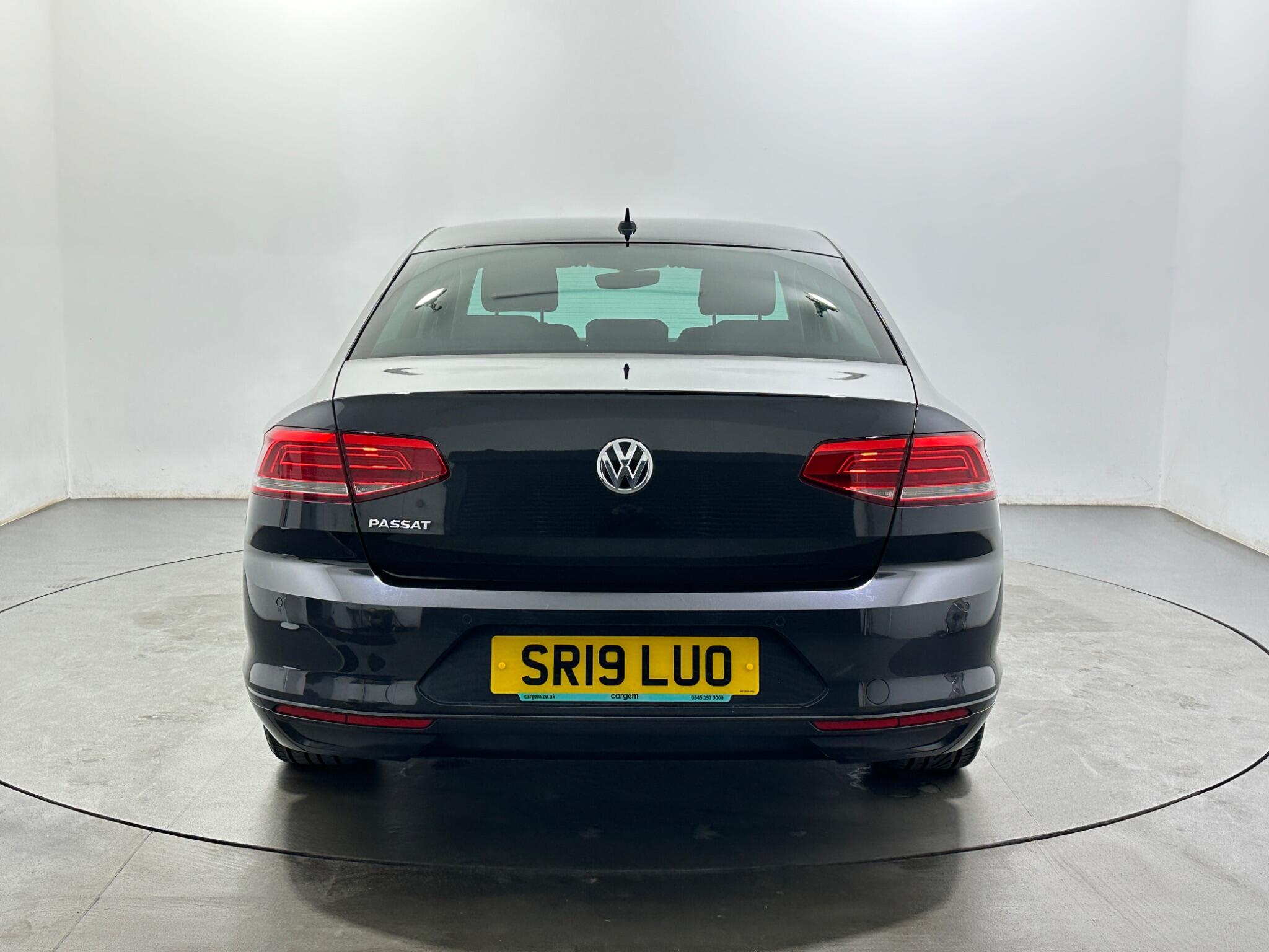 Volkswagen Passat view 7