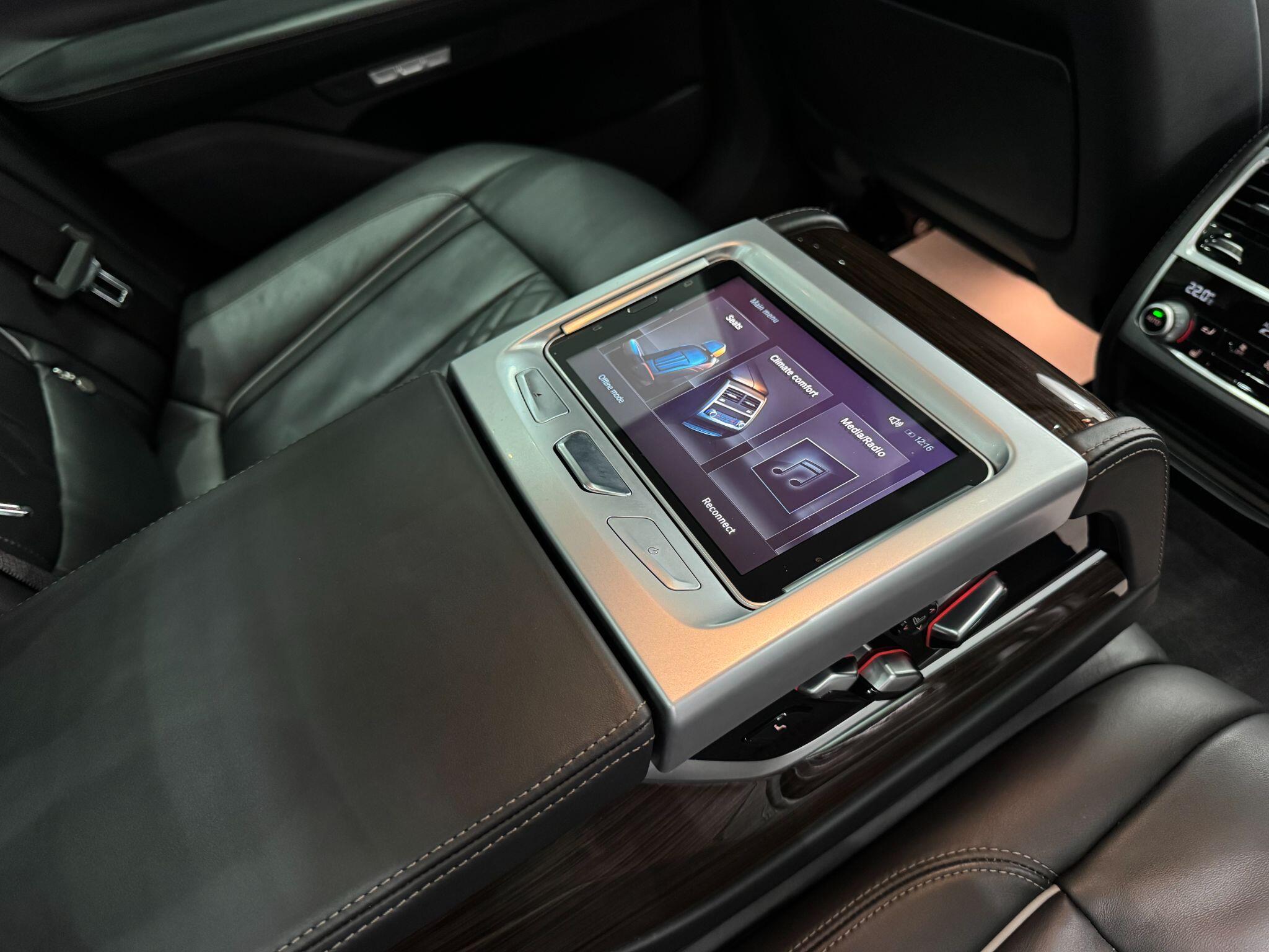 BMW 7 Series view 56