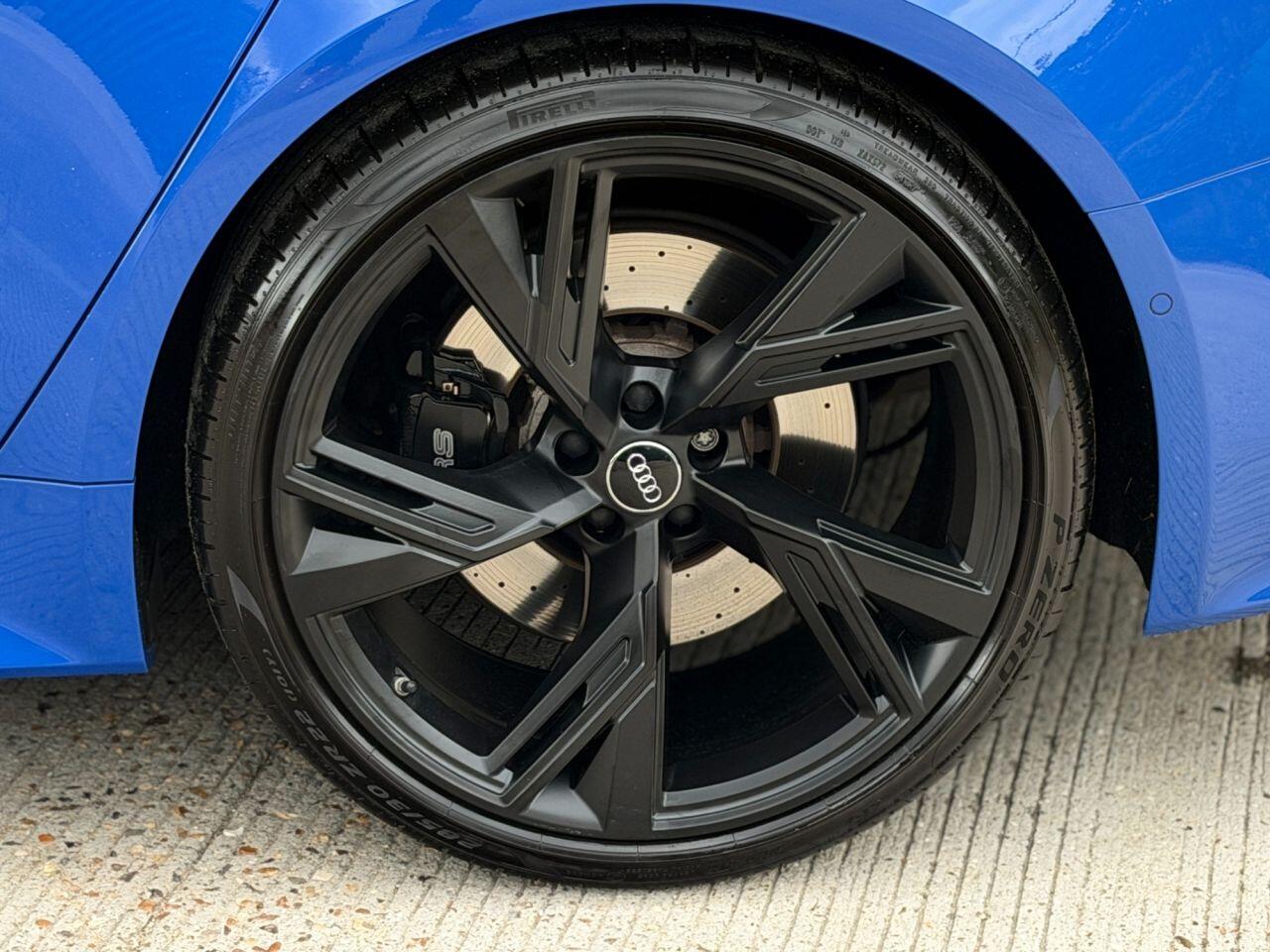 Audi RS6 Avant view 9