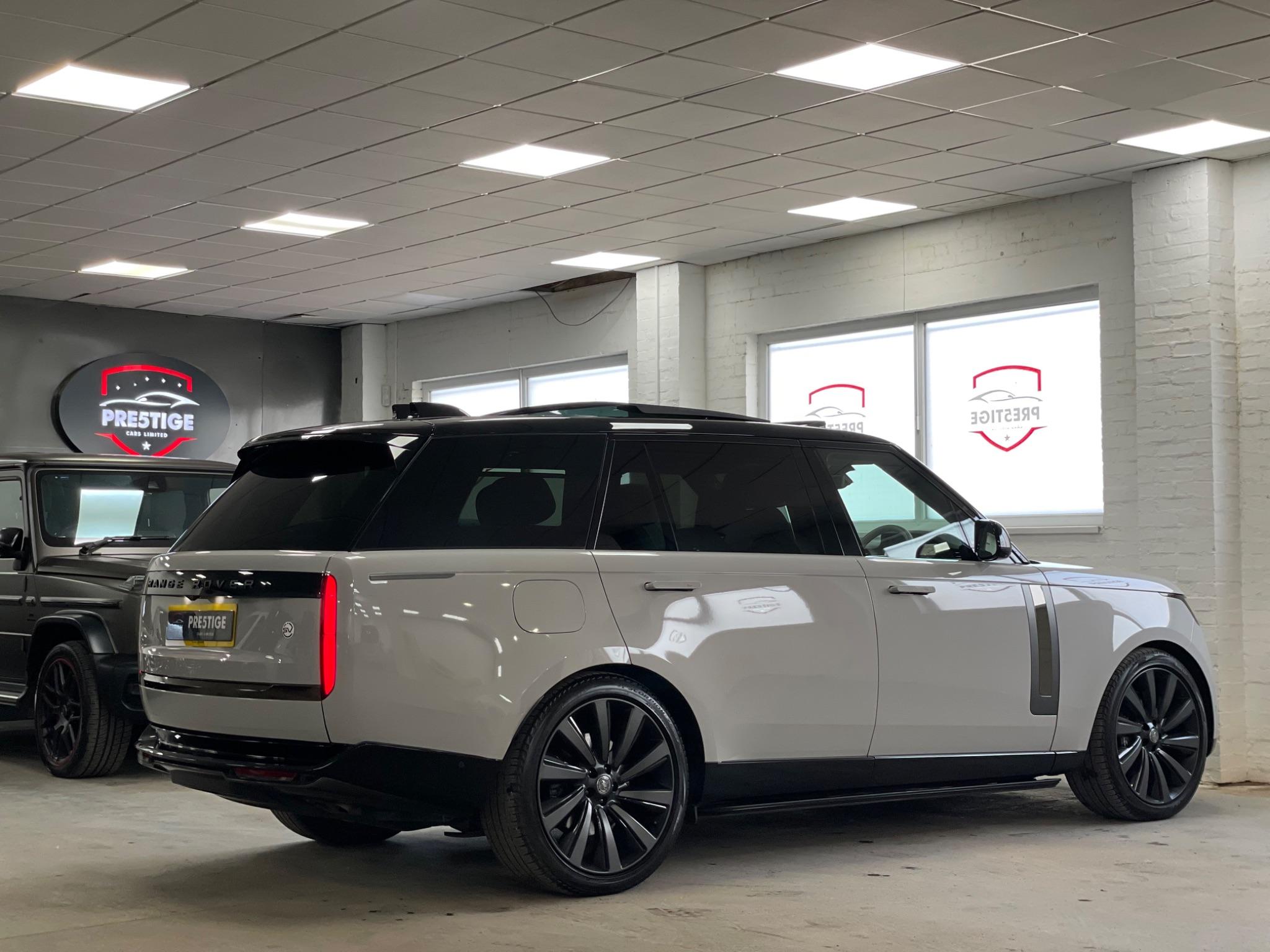 Land Rover Range Rover view 3