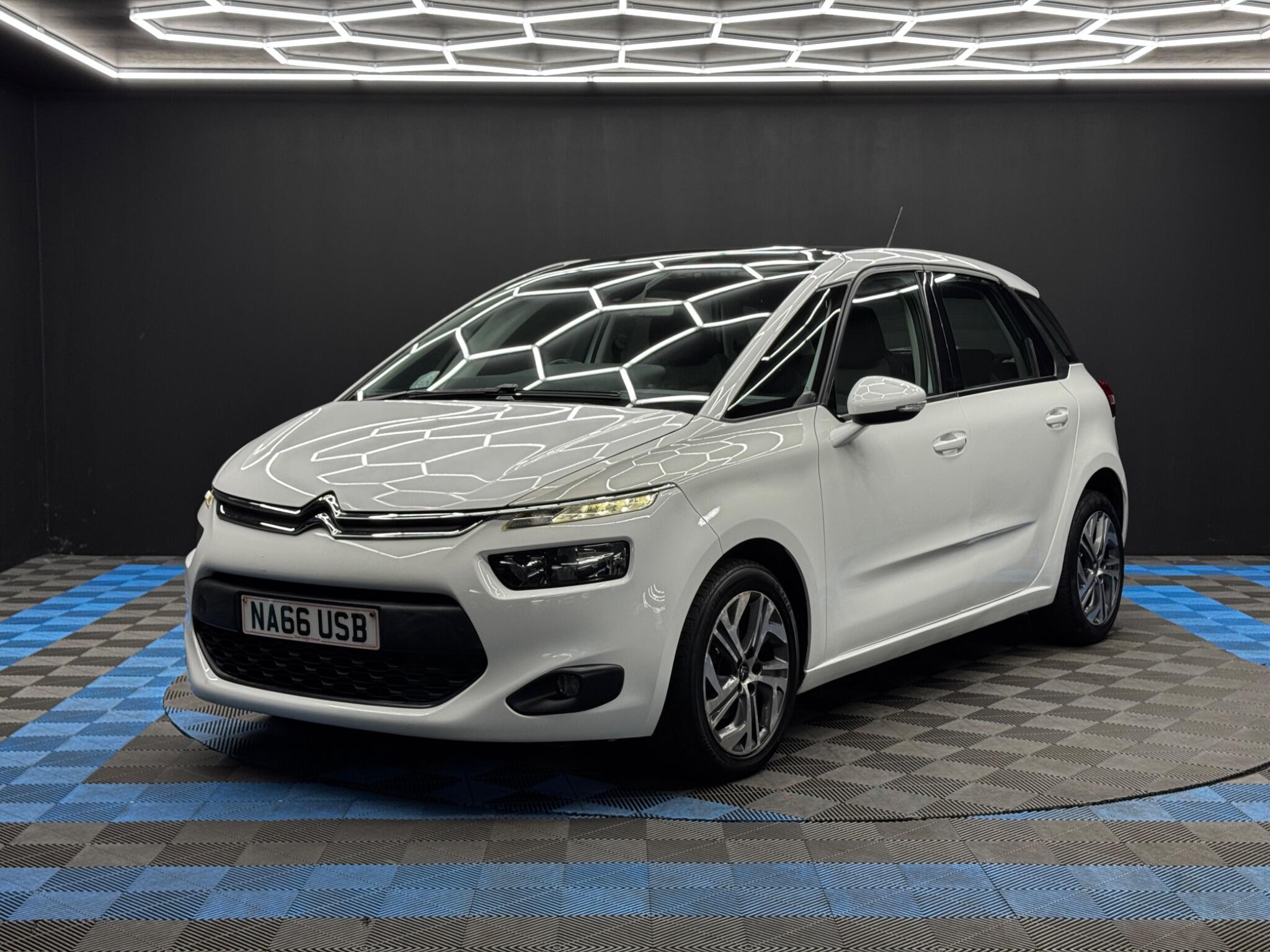 Citroen C4 Picasso view 3