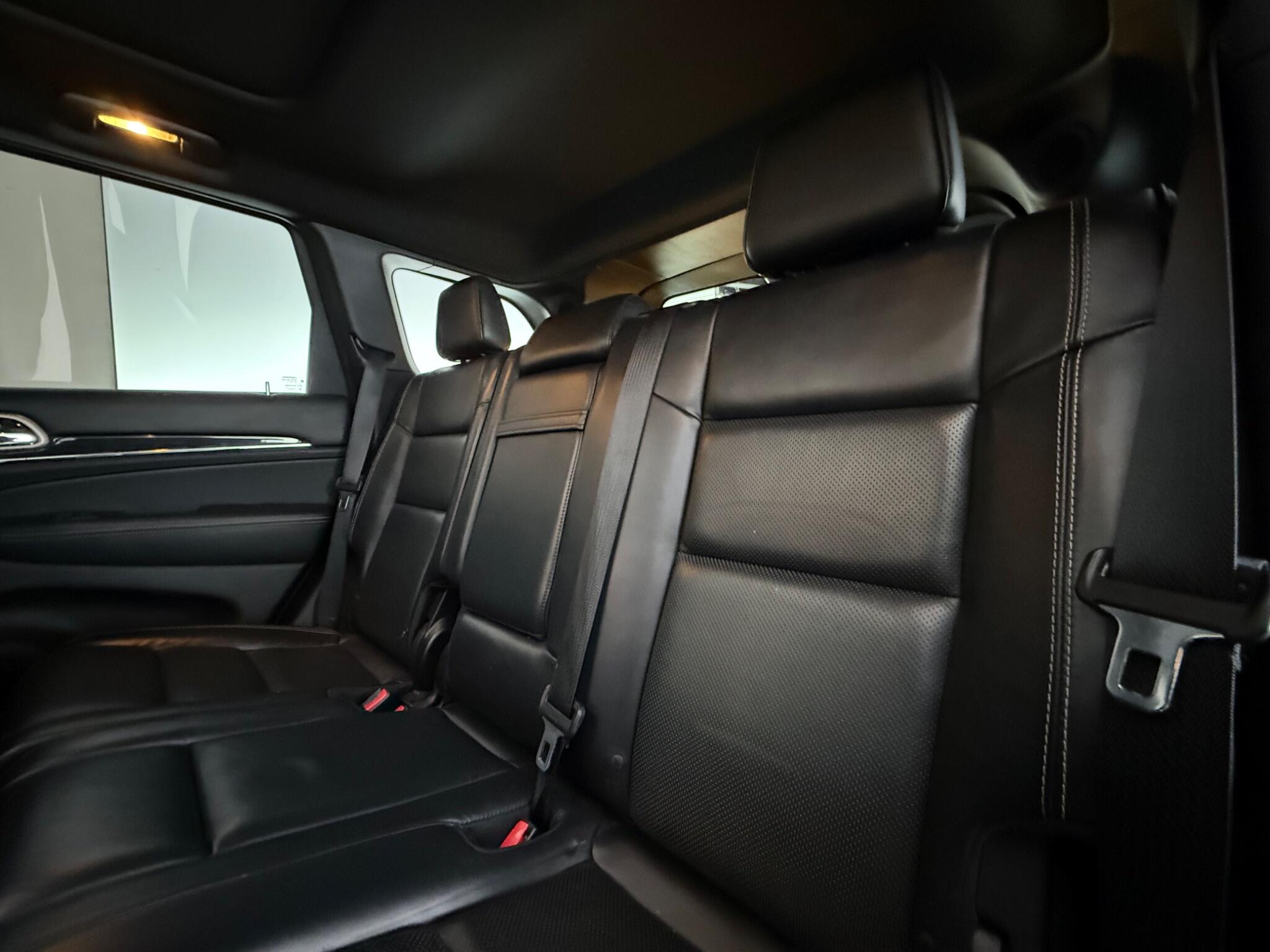Jeep Grand Cherokee view 33