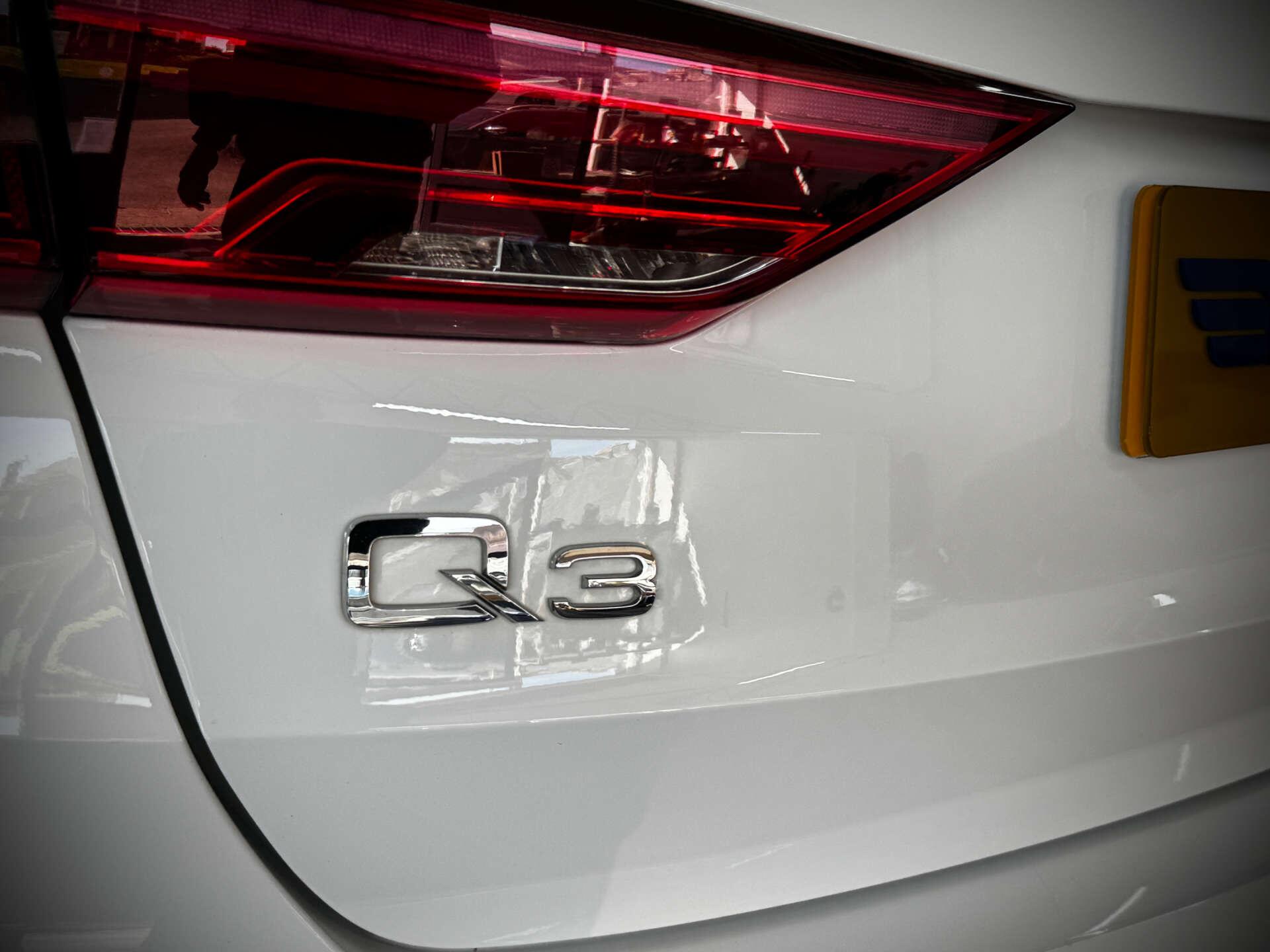 Audi Q3 view 28