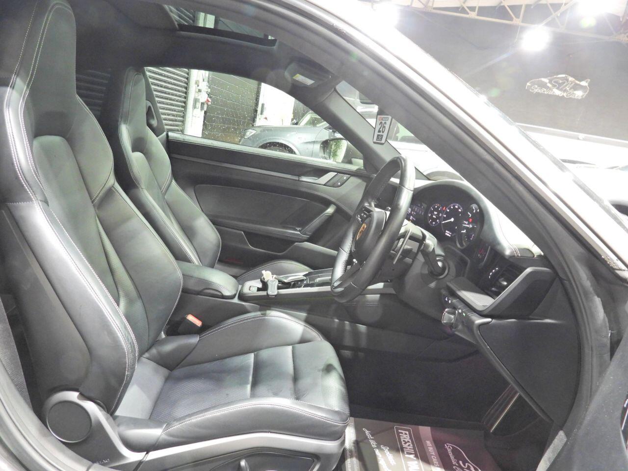 Porsche 911 view 15