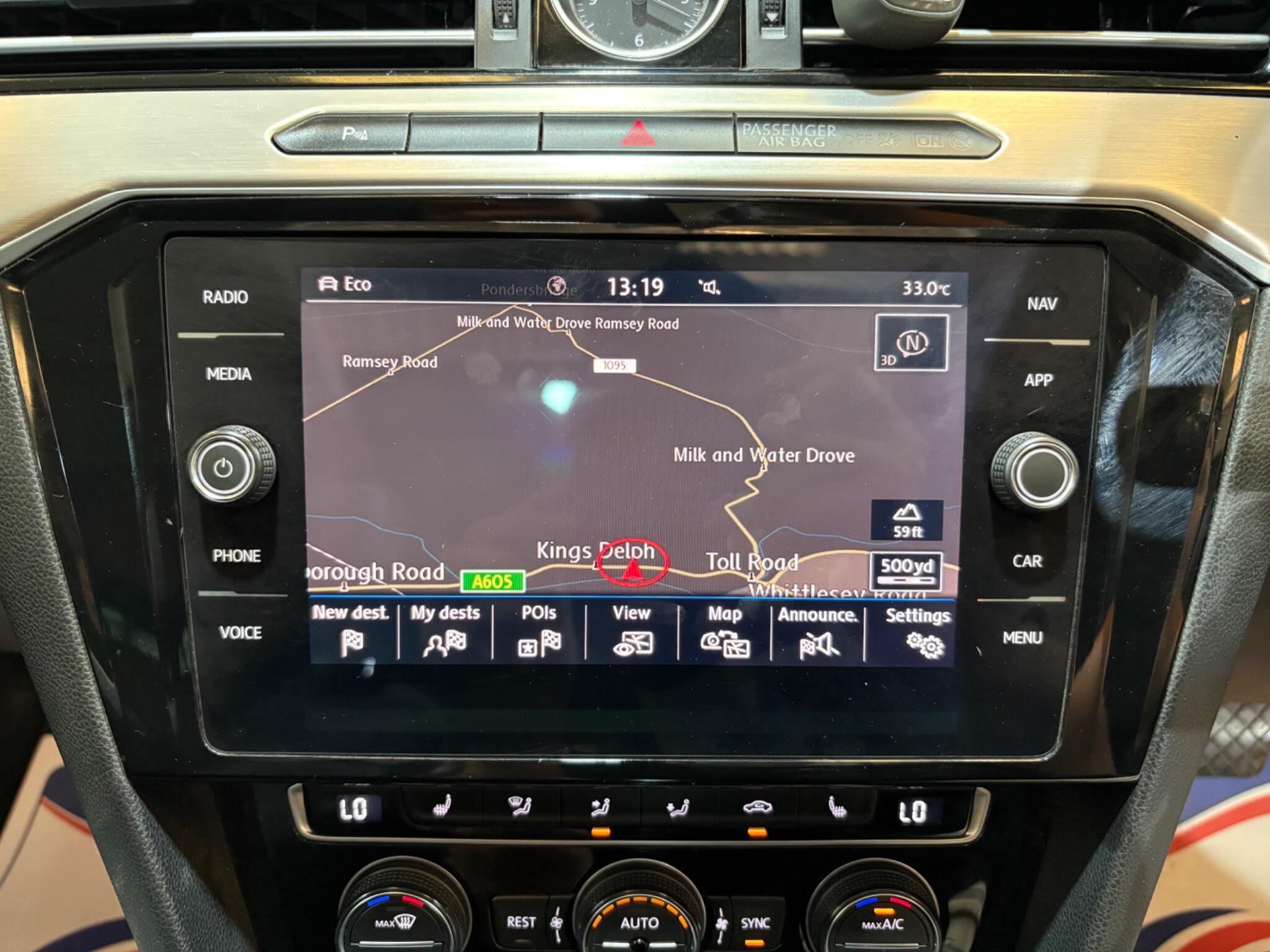 Volkswagen Passat view 5