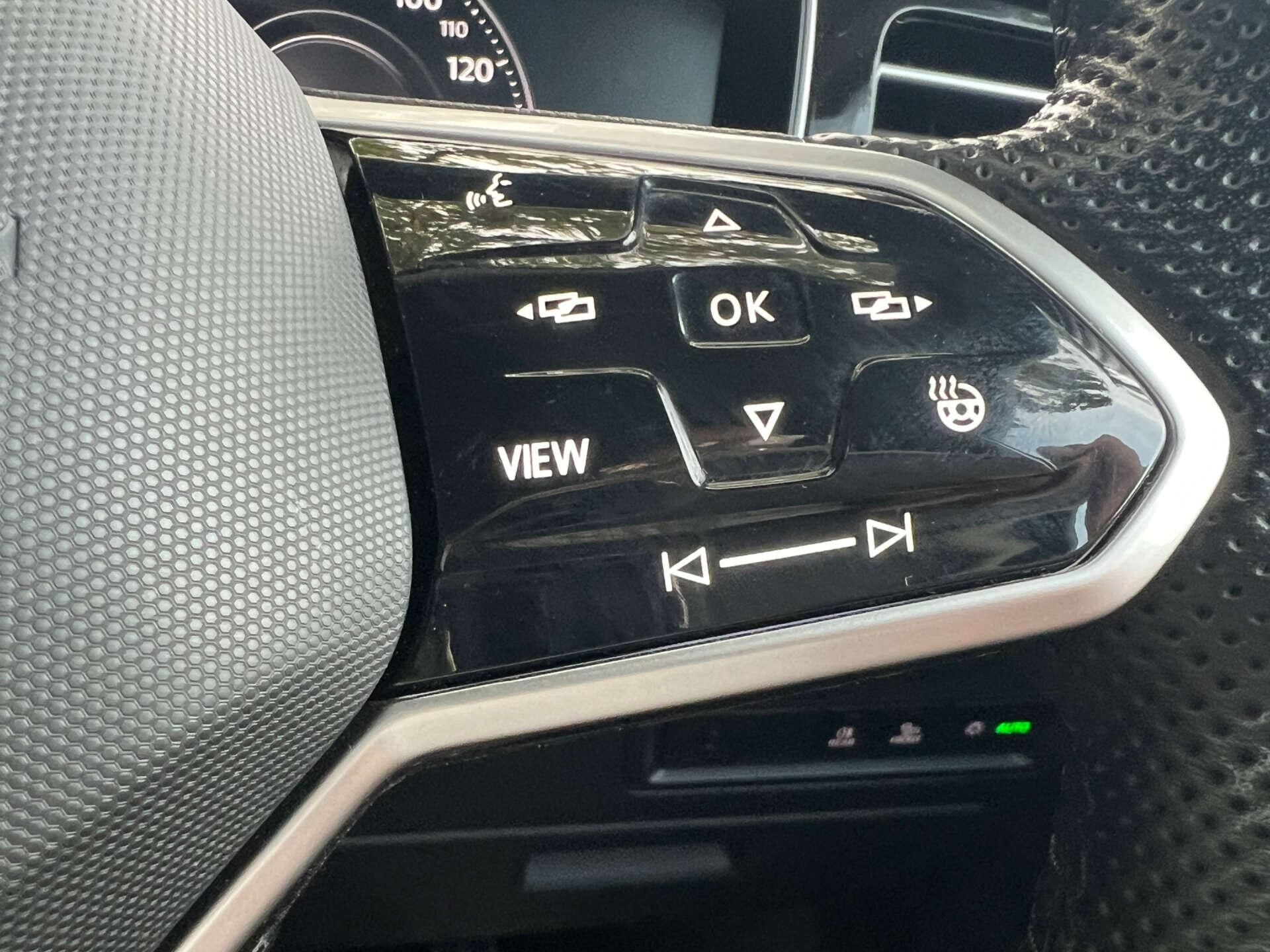 Volkswagen Touareg view 40