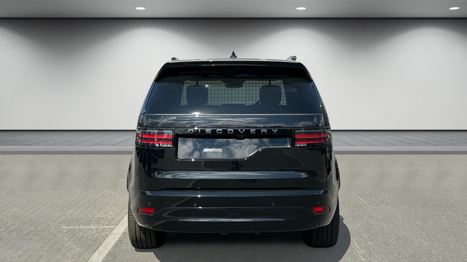 Land Rover Discovery view 4