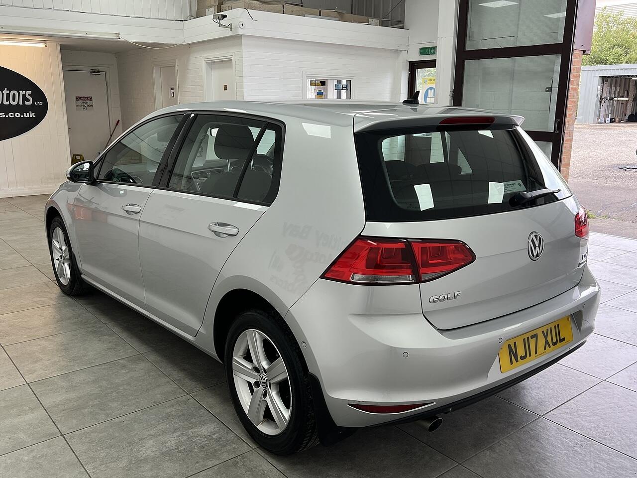 Volkswagen Golf view 5
