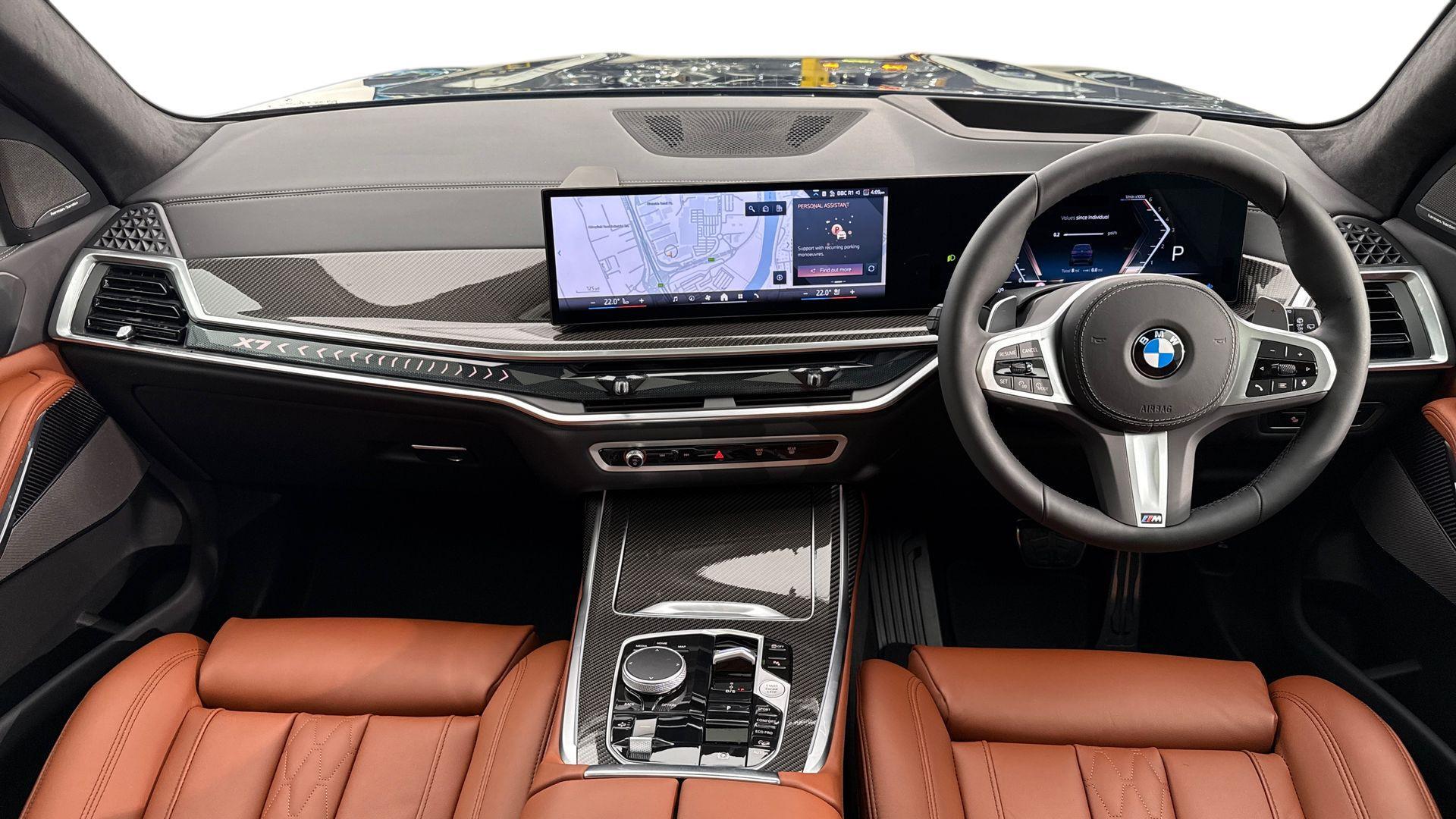 BMW X7 view 4