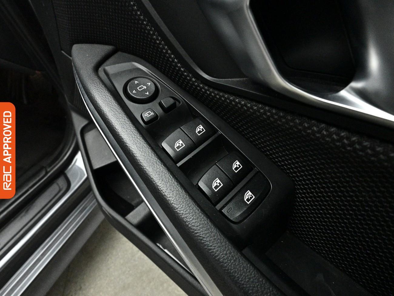 BMW 3 Series view 26