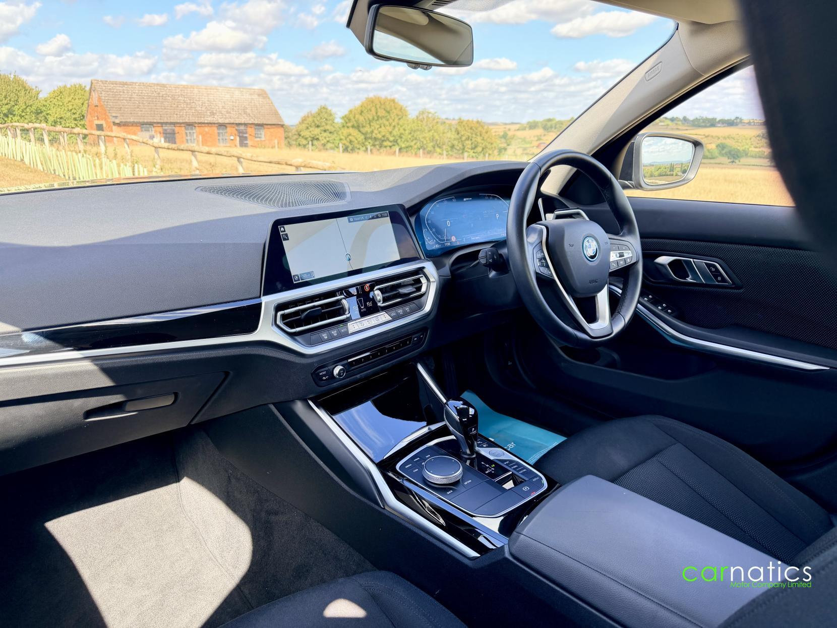 BMW 3 Series view 15