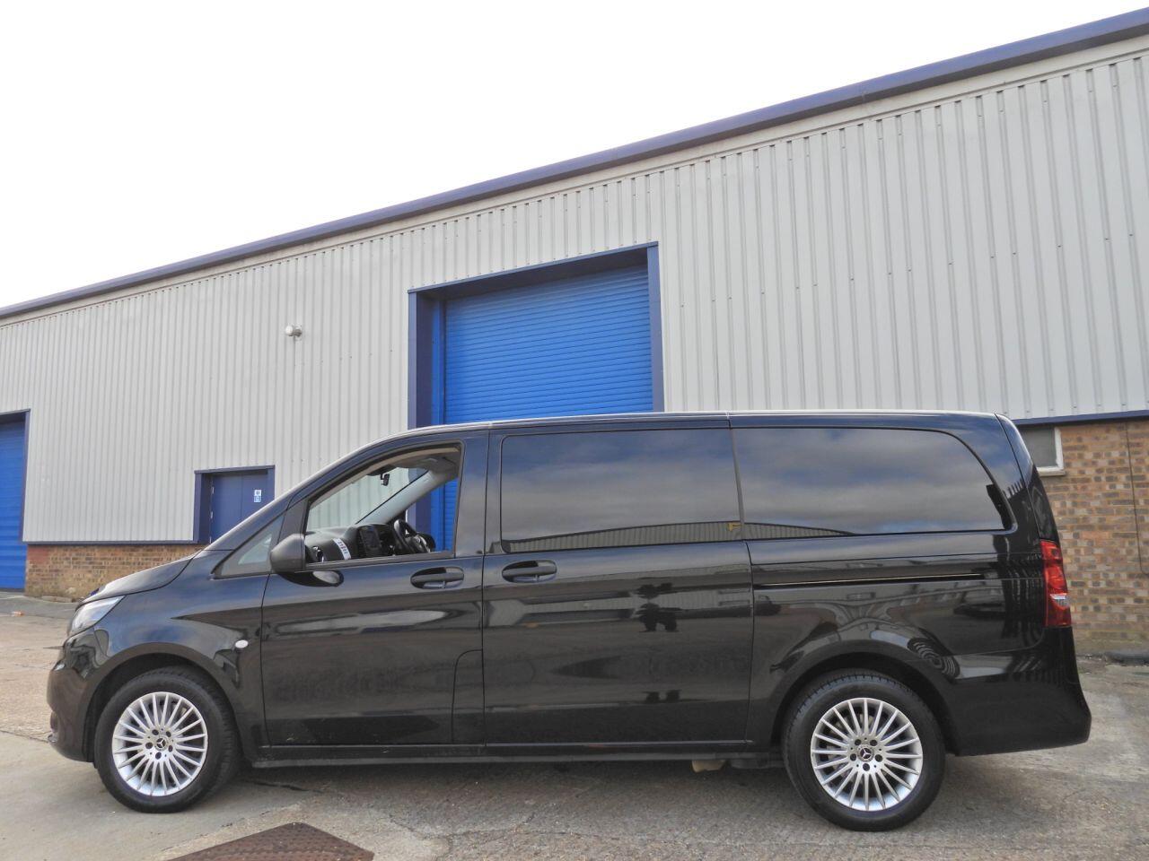 Mercedes-Benz Vito view 17
