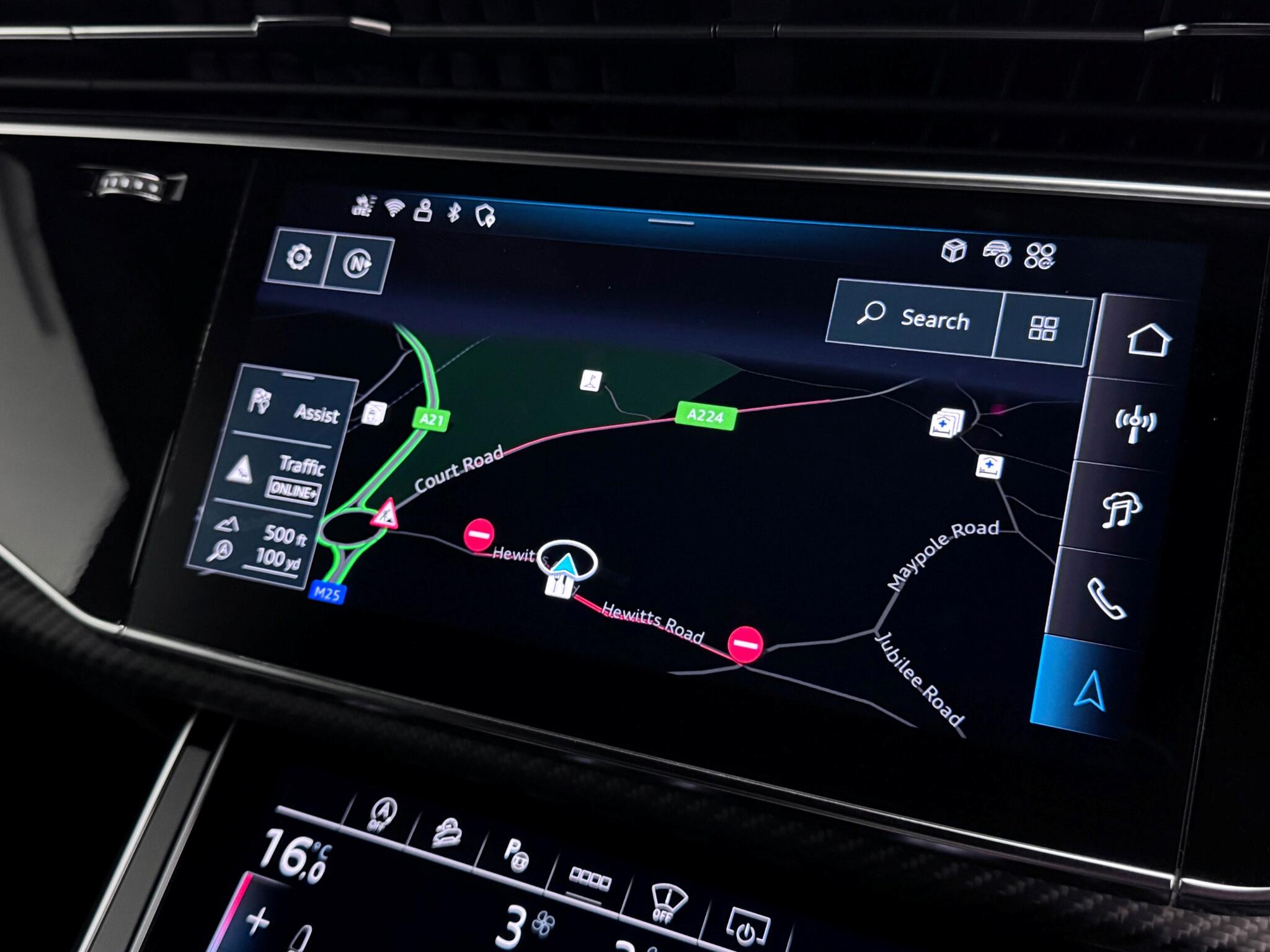Audi RSQ8 view 14
