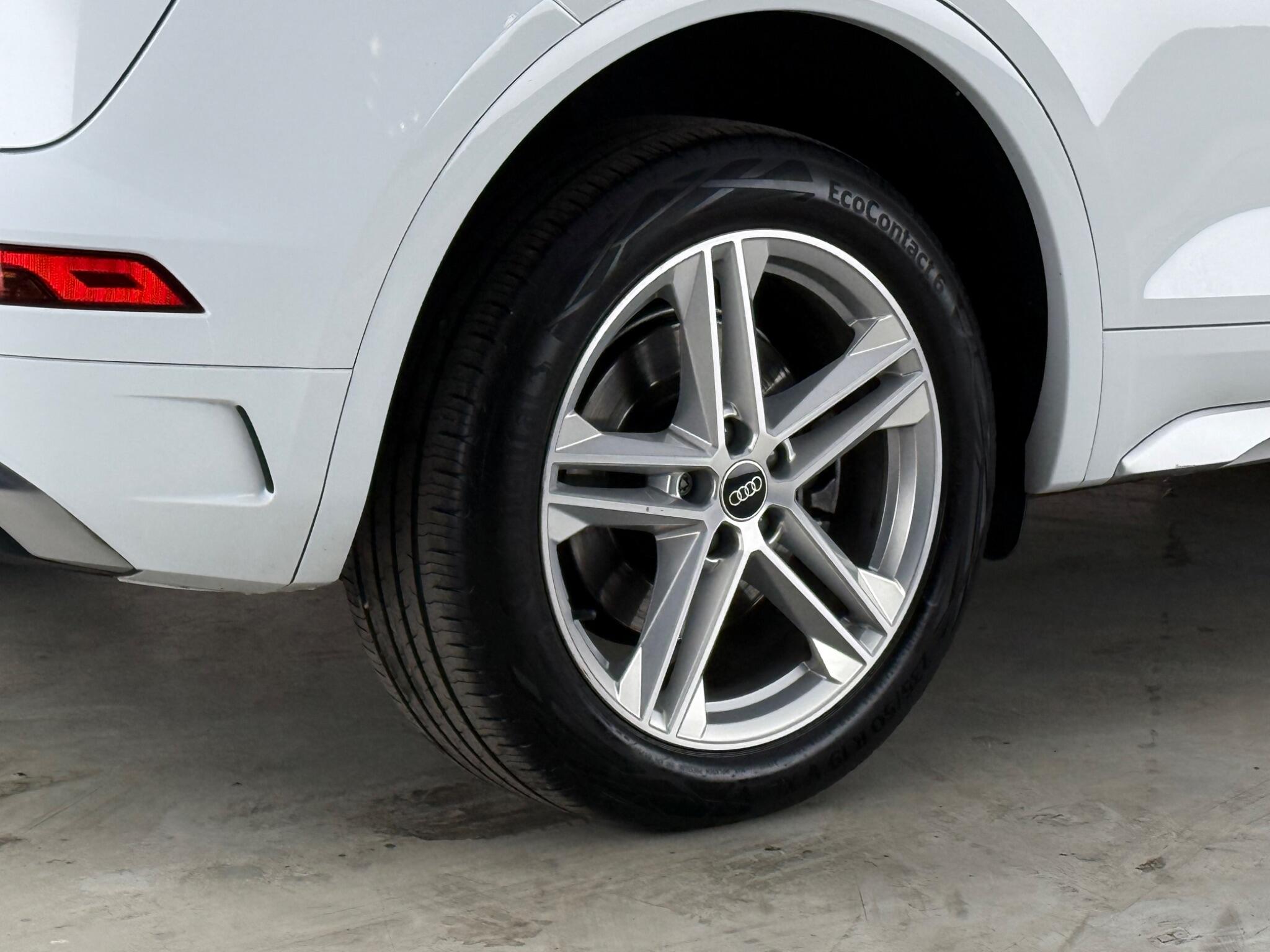 Audi Q5 view 28