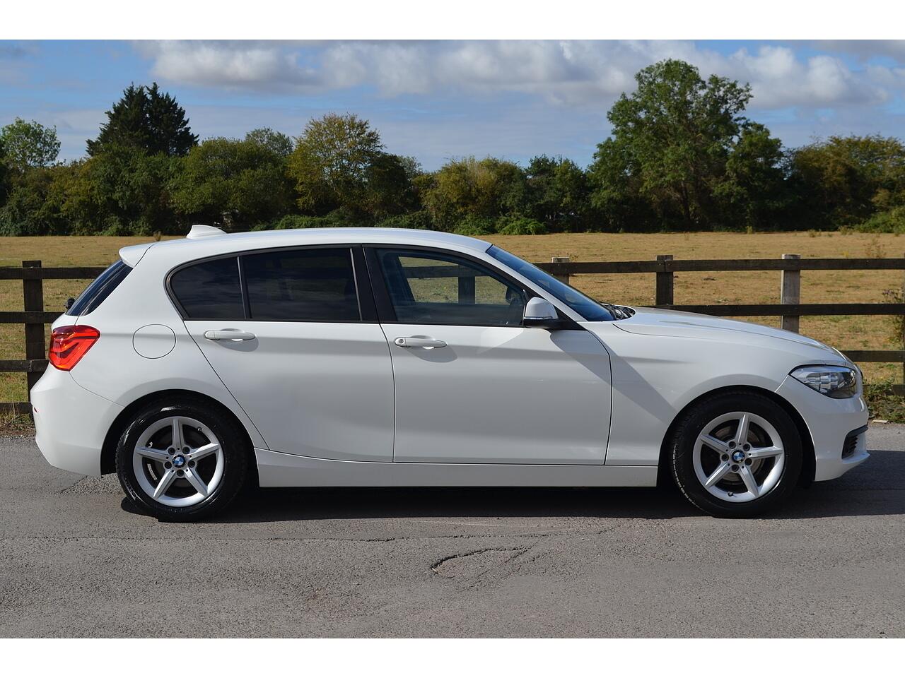 BMW 1 Series view 9