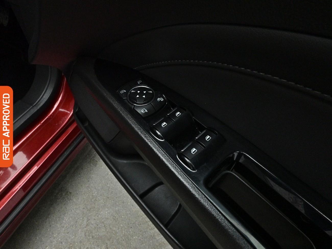 Ford Mondeo view 26