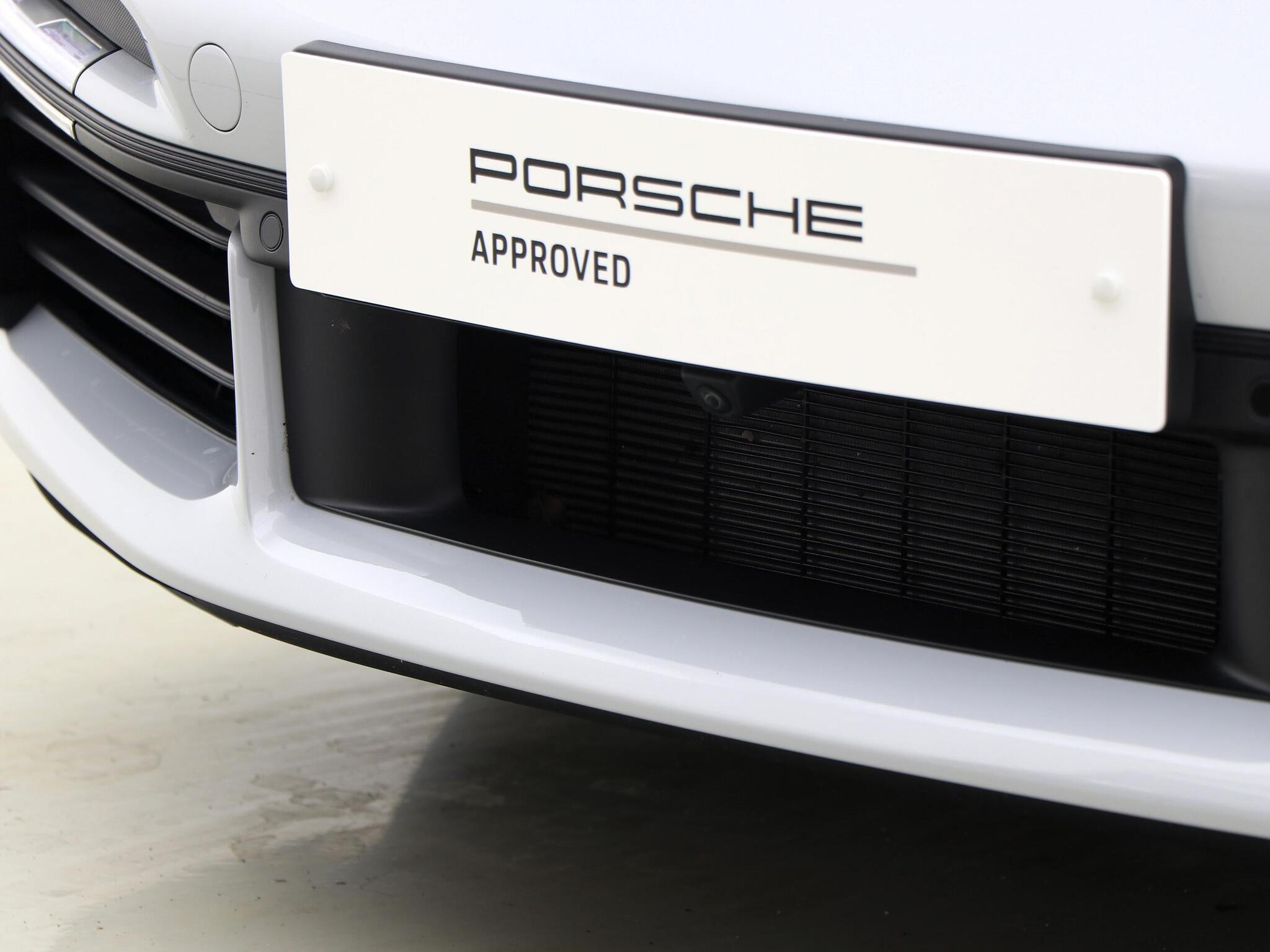 Porsche 911 view 16
