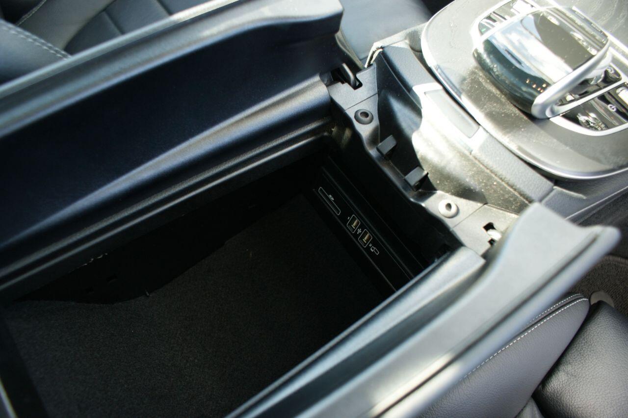 Mercedes-Benz E Class view 49