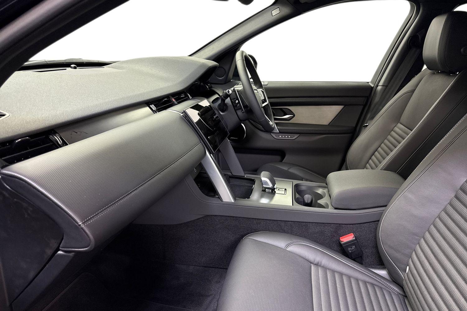 Land Rover Discovery Sport view 7