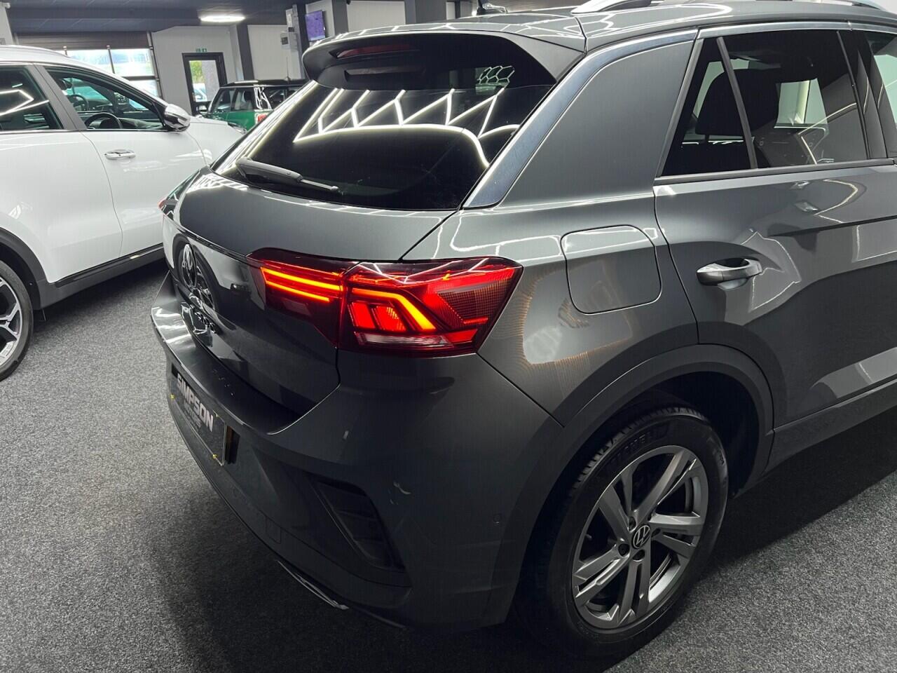 Volkswagen T-Roc view 11