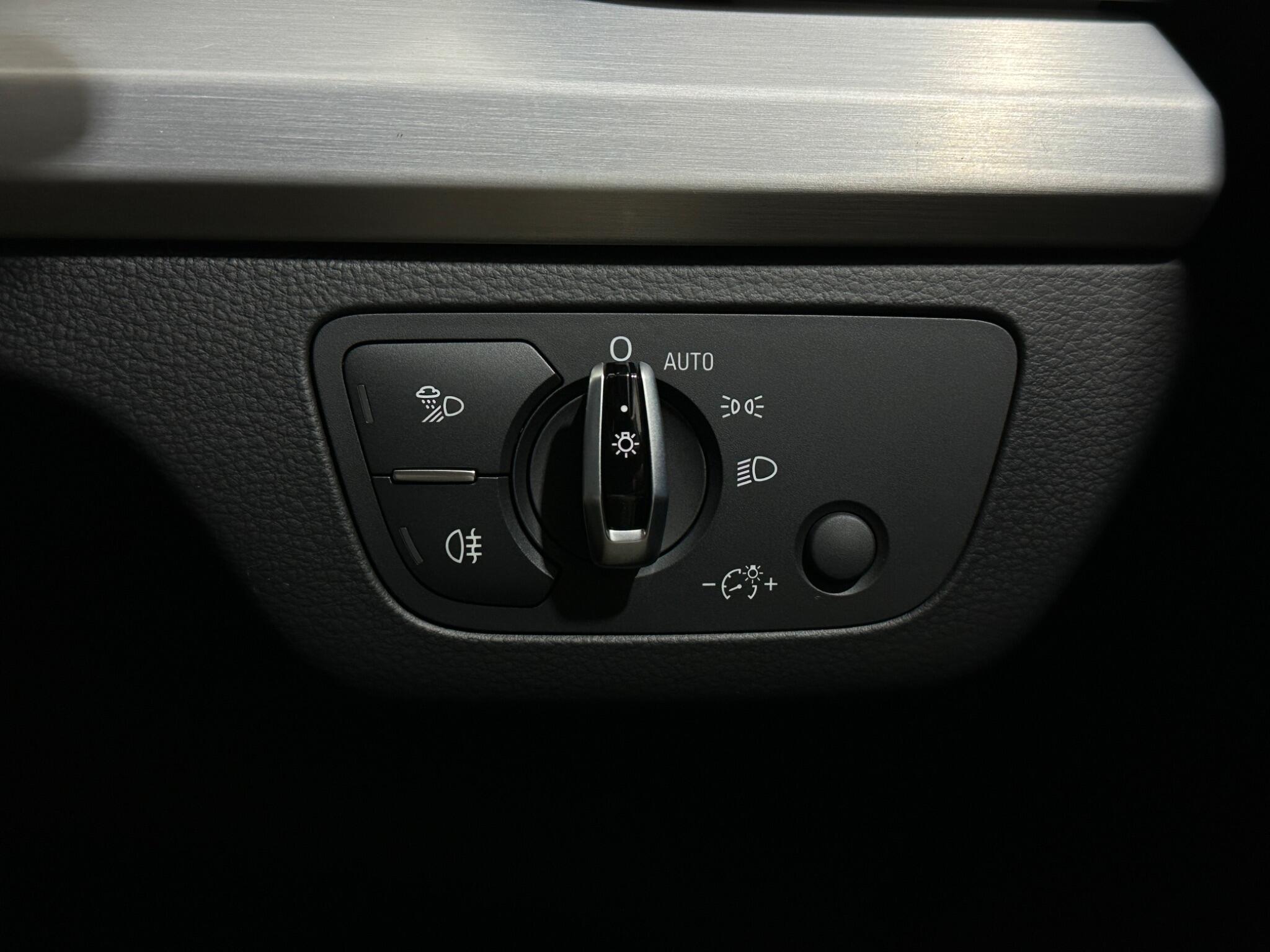 Audi Q5 view 18