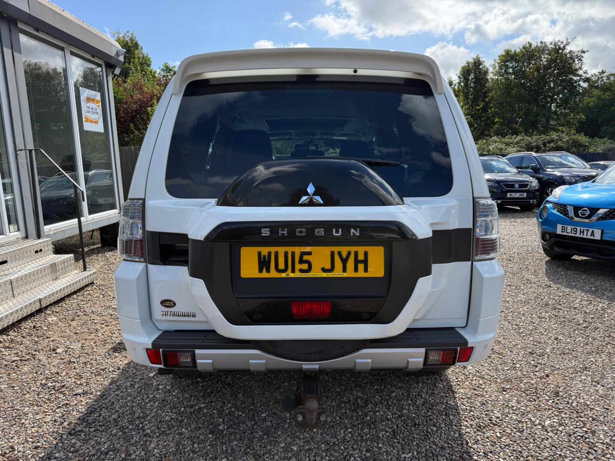 Mitsubishi Shogun view 4