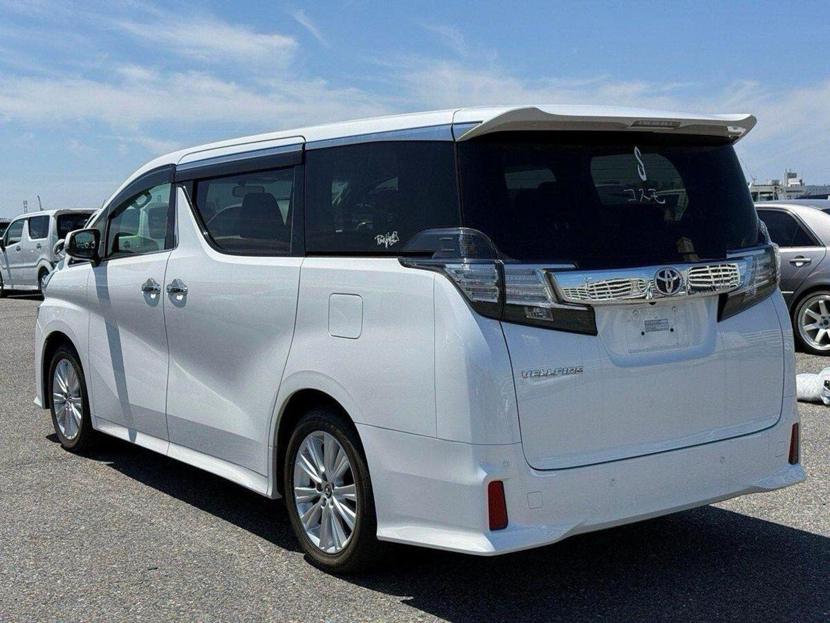 Toyota Vellfire view 3