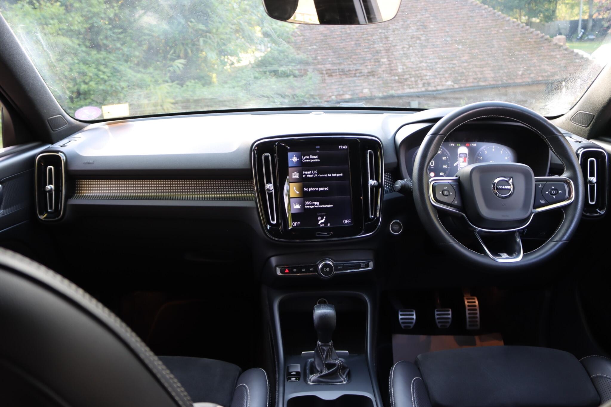 Volvo XC40 view 8