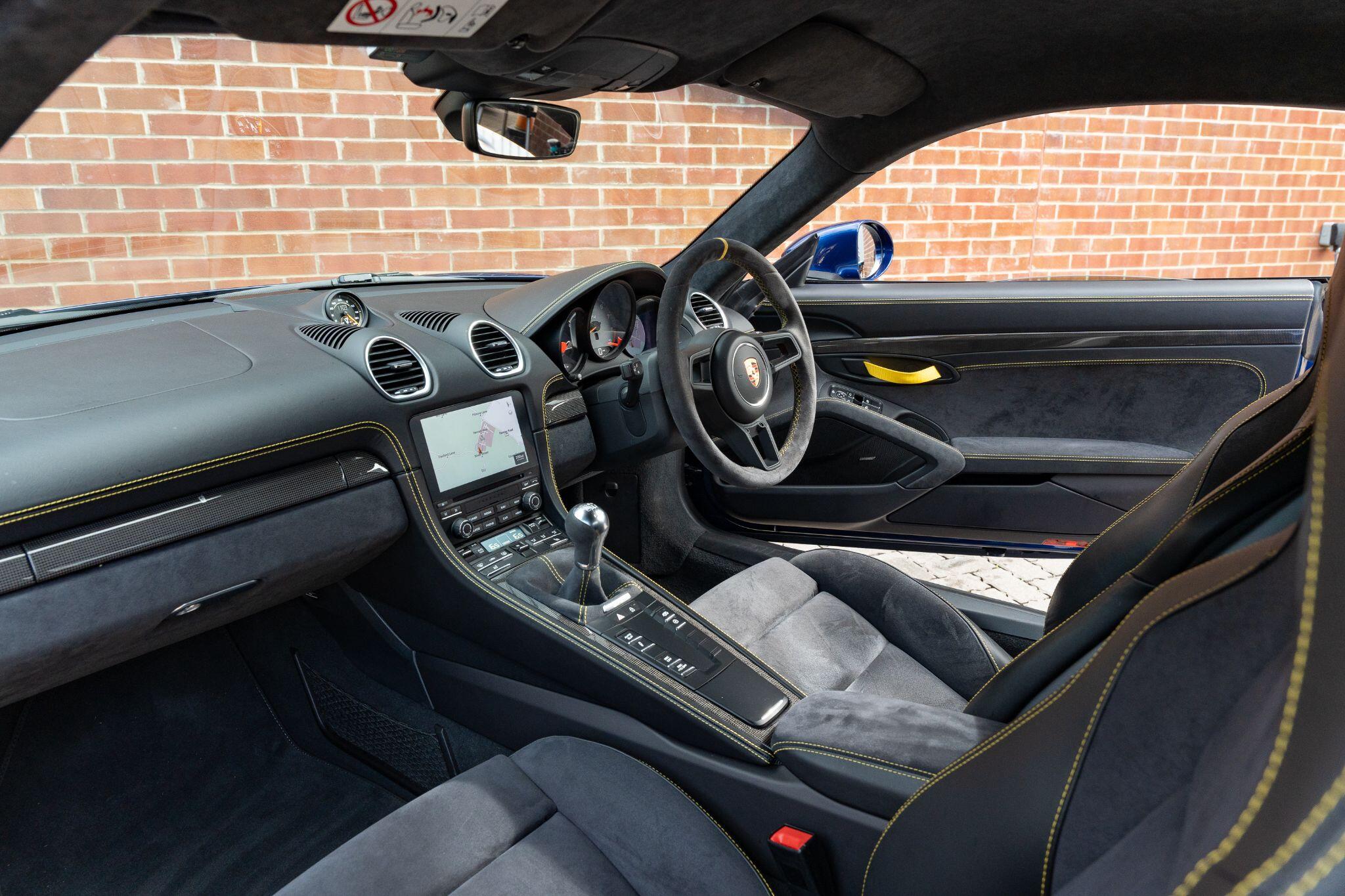 Porsche Cayman view 11