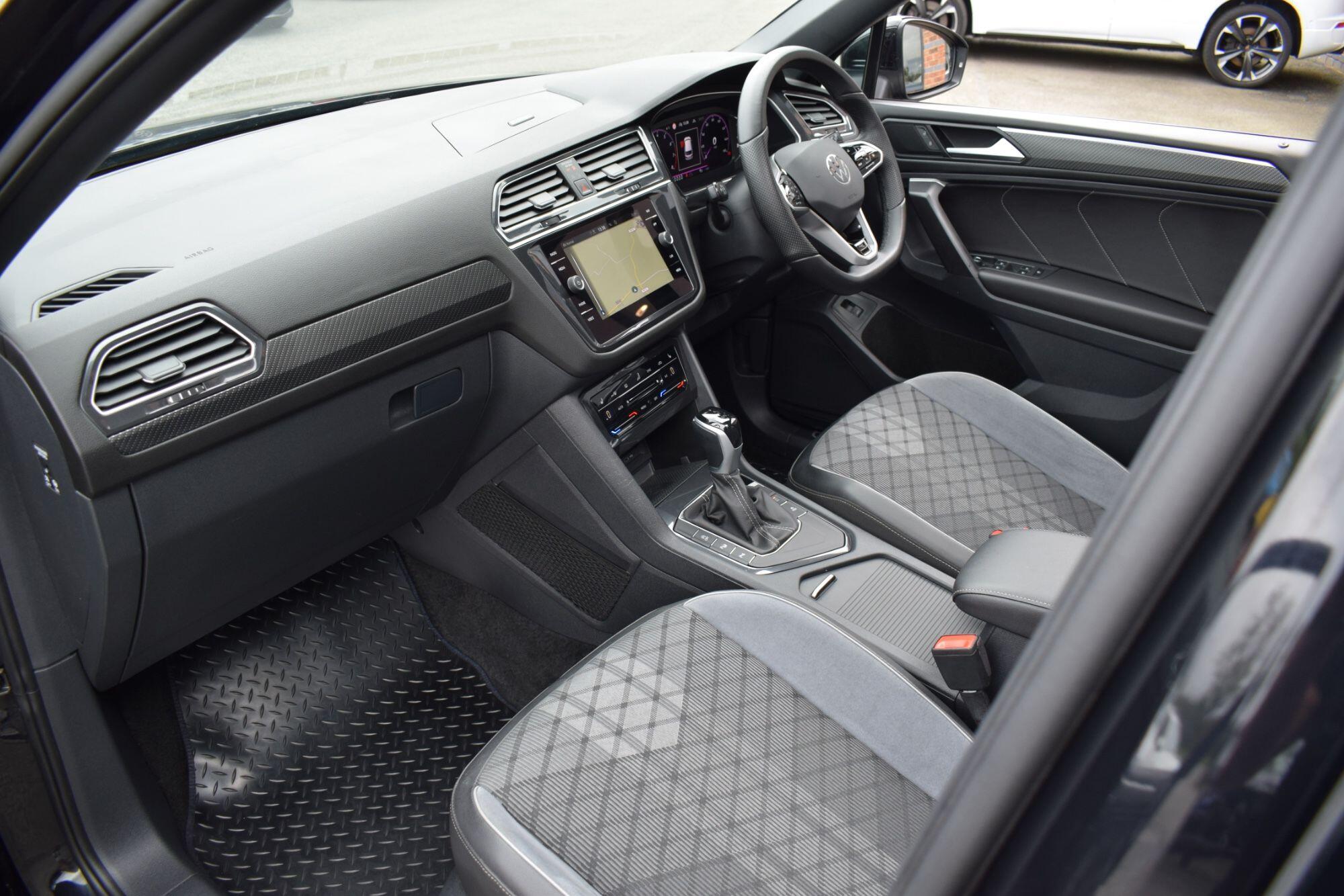 Volkswagen Tiguan Allspace view 34