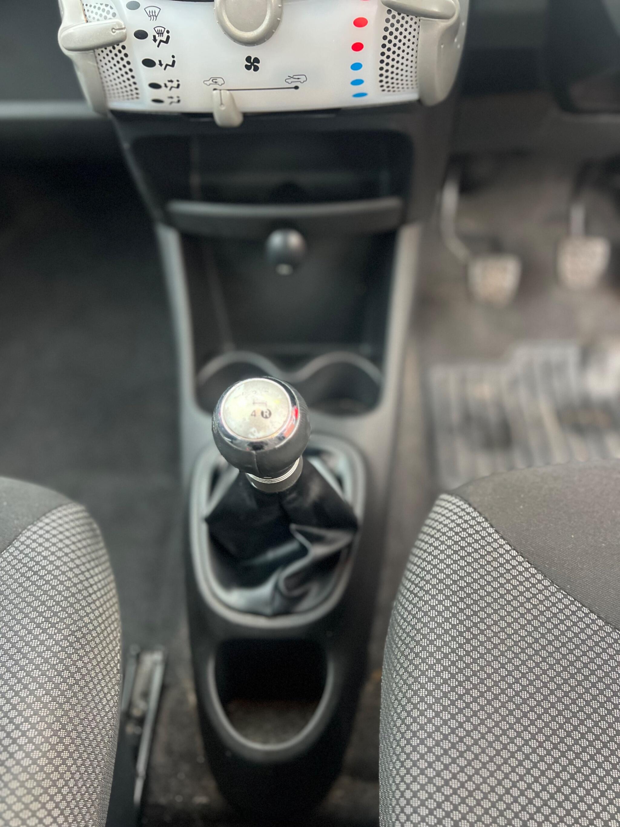 2014 Toyota AYGO image 9