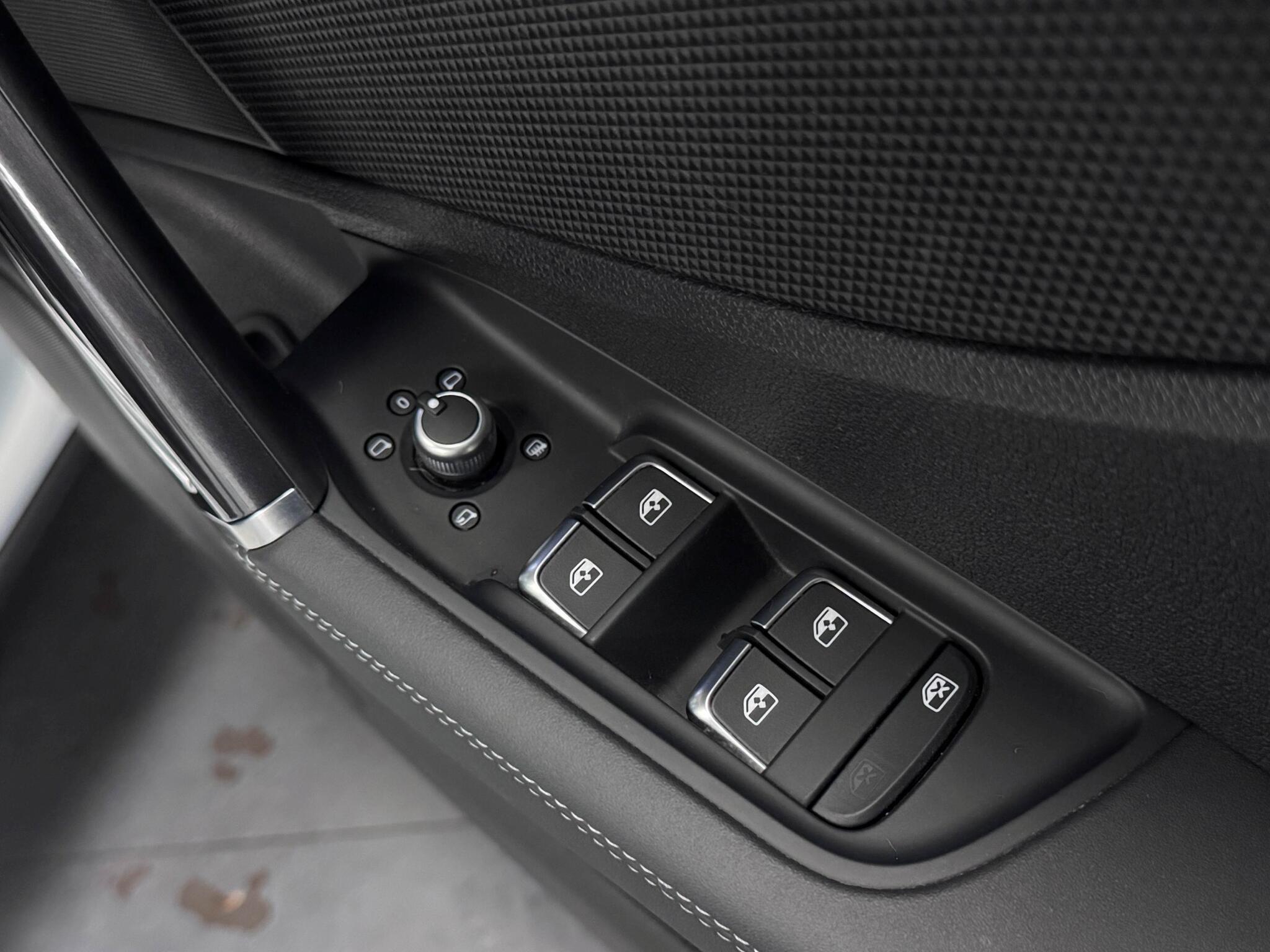 Audi SQ2 view 14