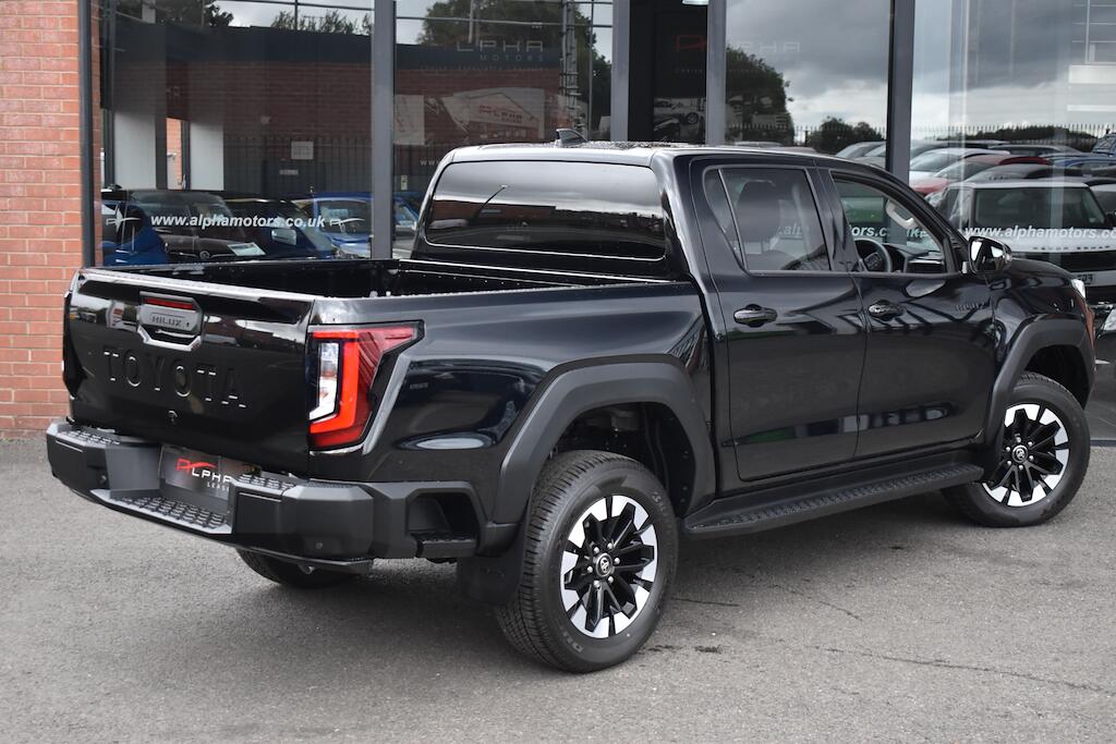 Toyota Hilux view 6