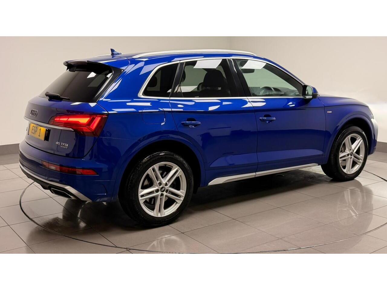 Audi Q5 view 9