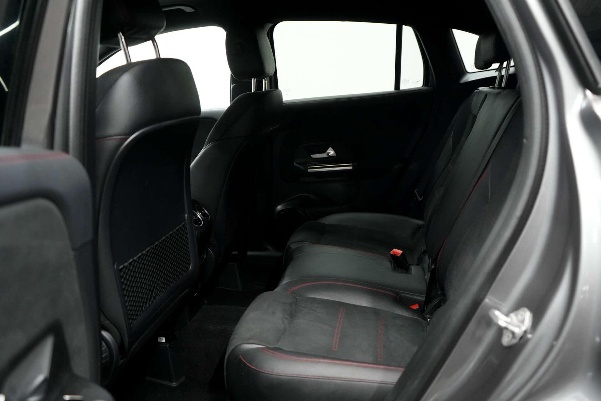 Mercedes-Benz Gla view 23