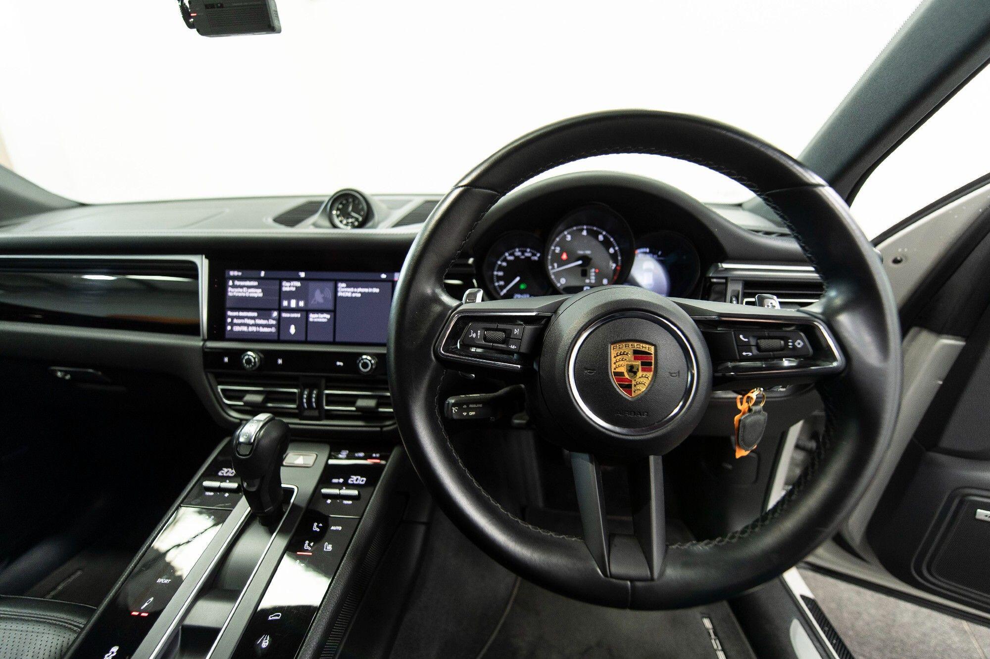 Porsche Macan view 12