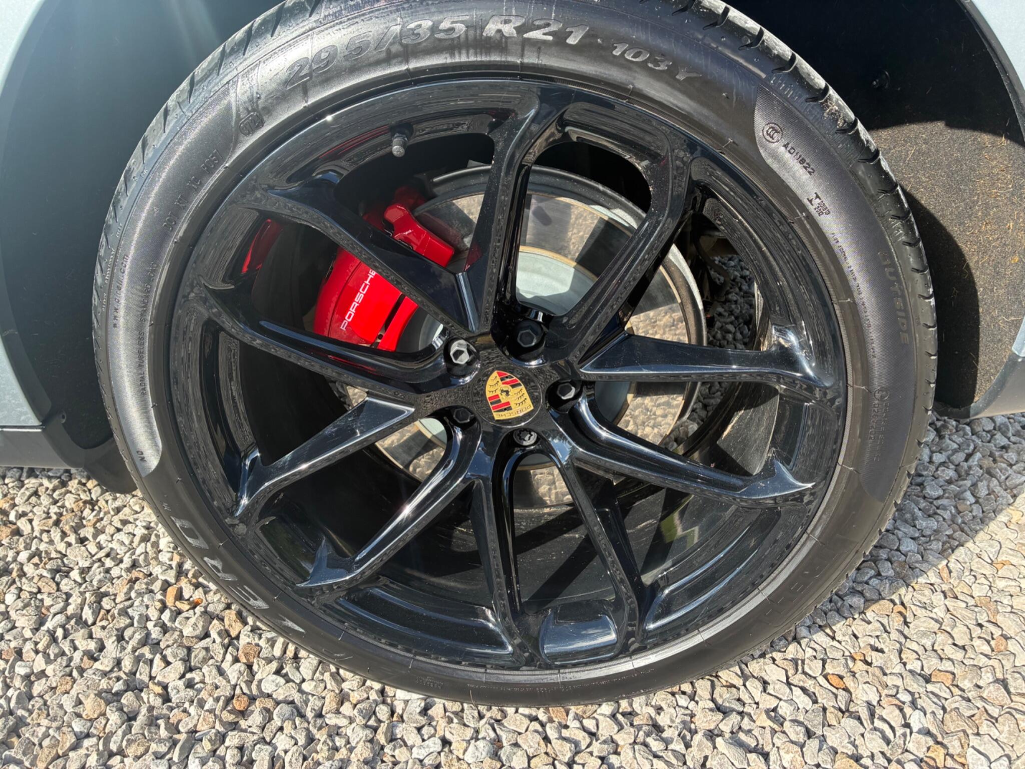 Porsche Macan view 14