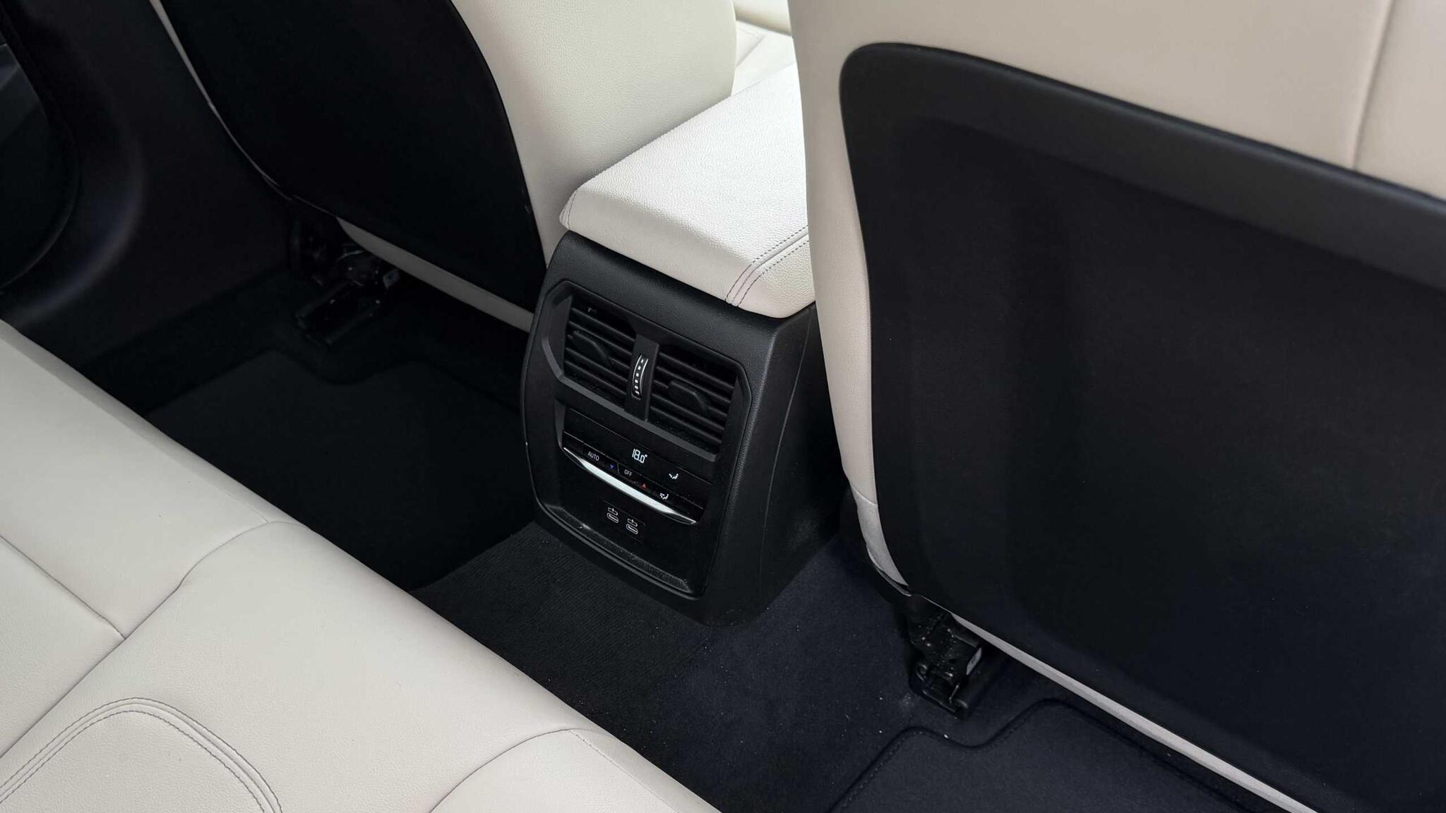 BMW 3 Series view 31
