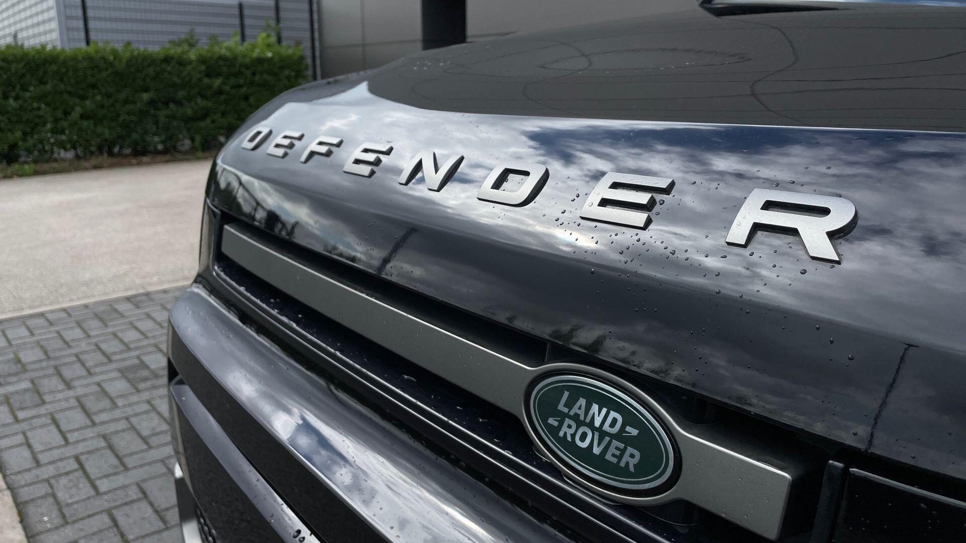 Land Rover Defender view 31