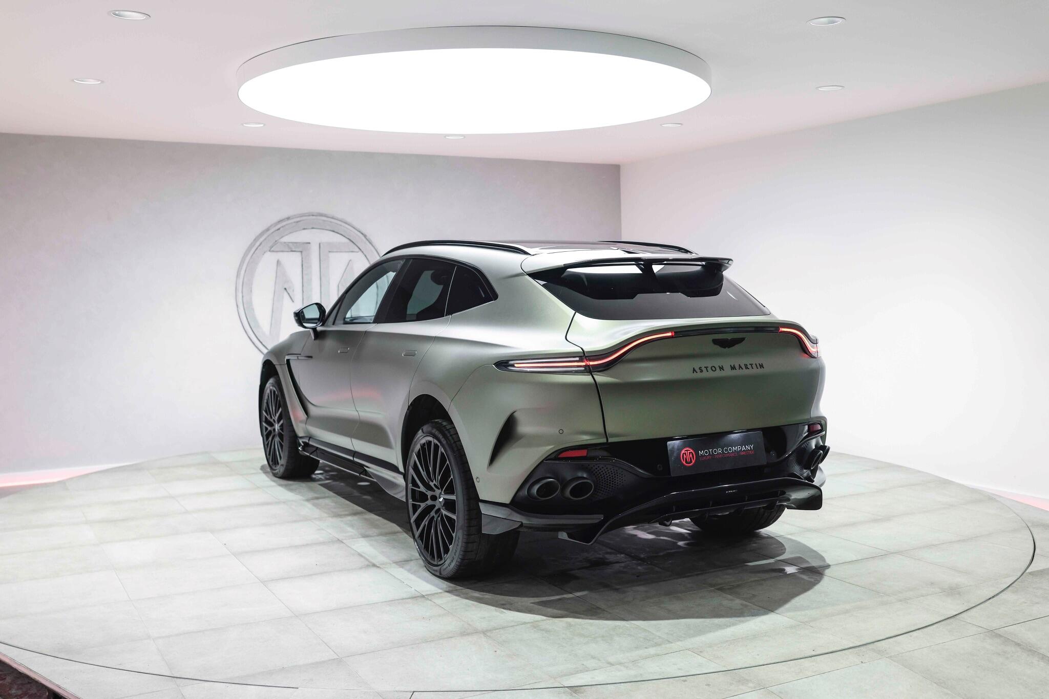 Aston Martin DBX view 10