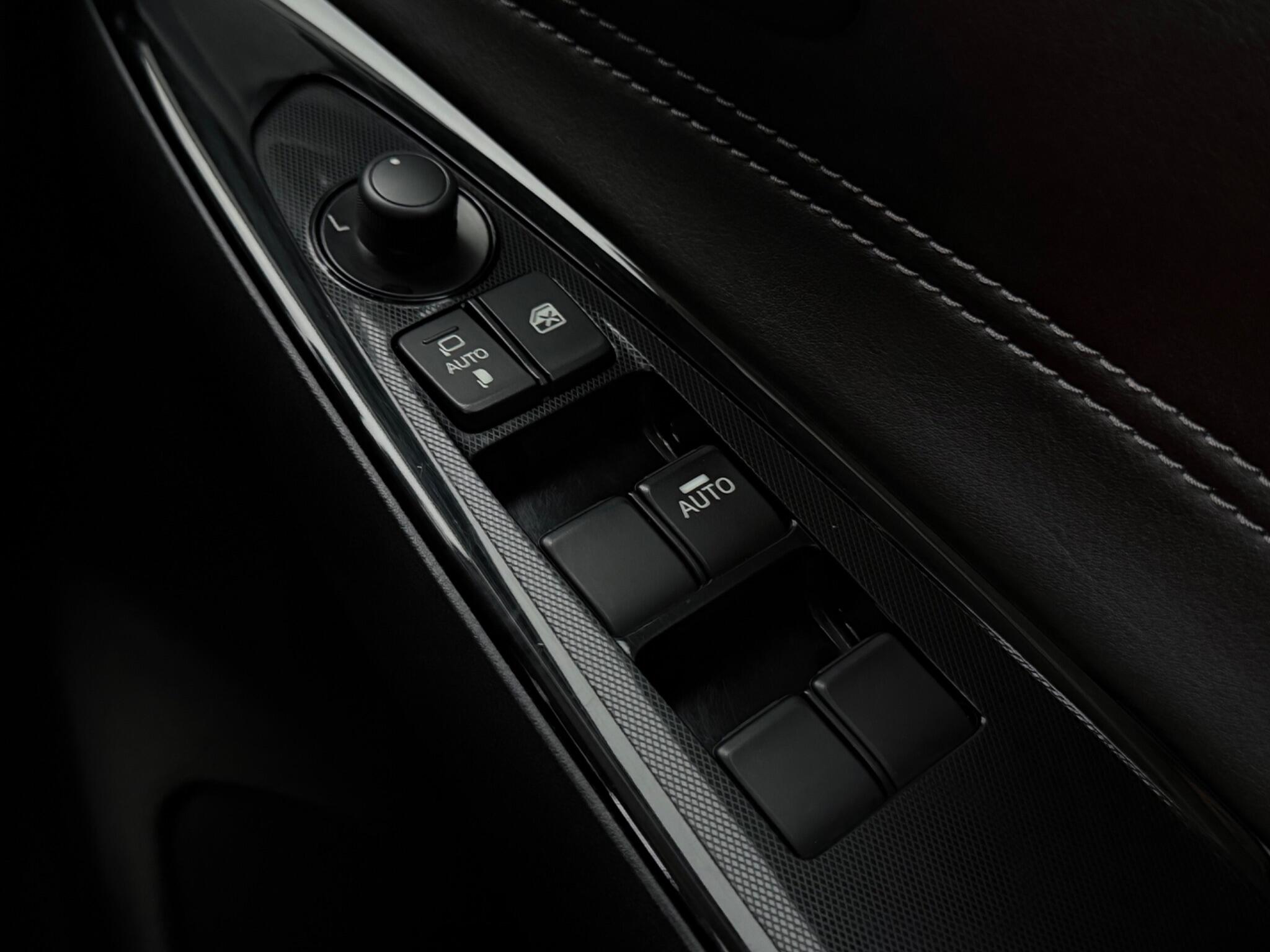 Mazda Mazda2 view 18