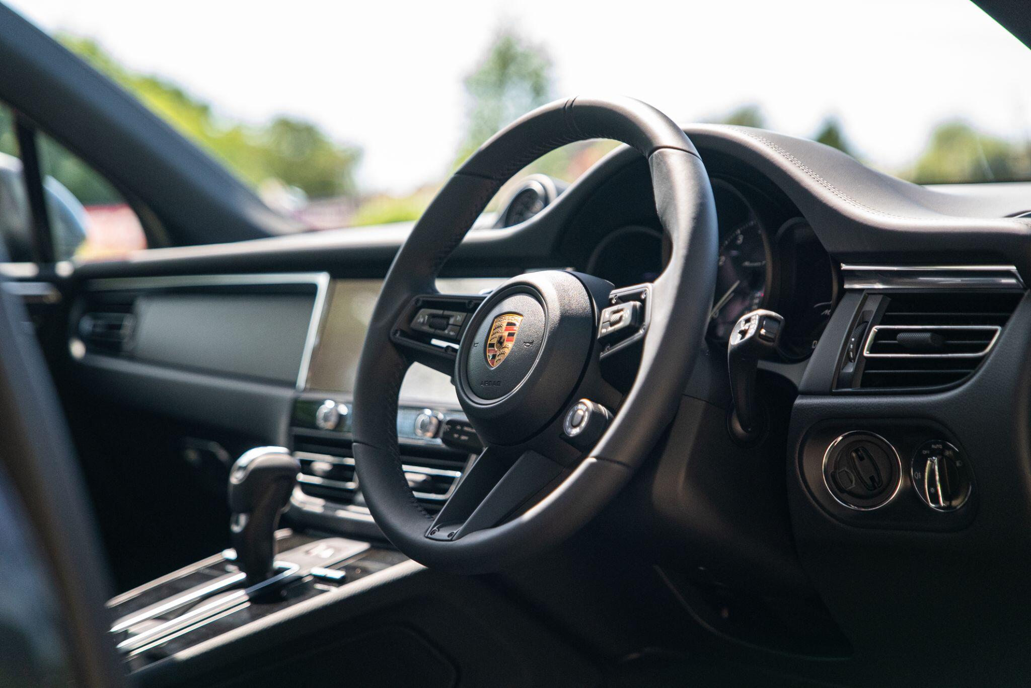 Porsche Macan view 63