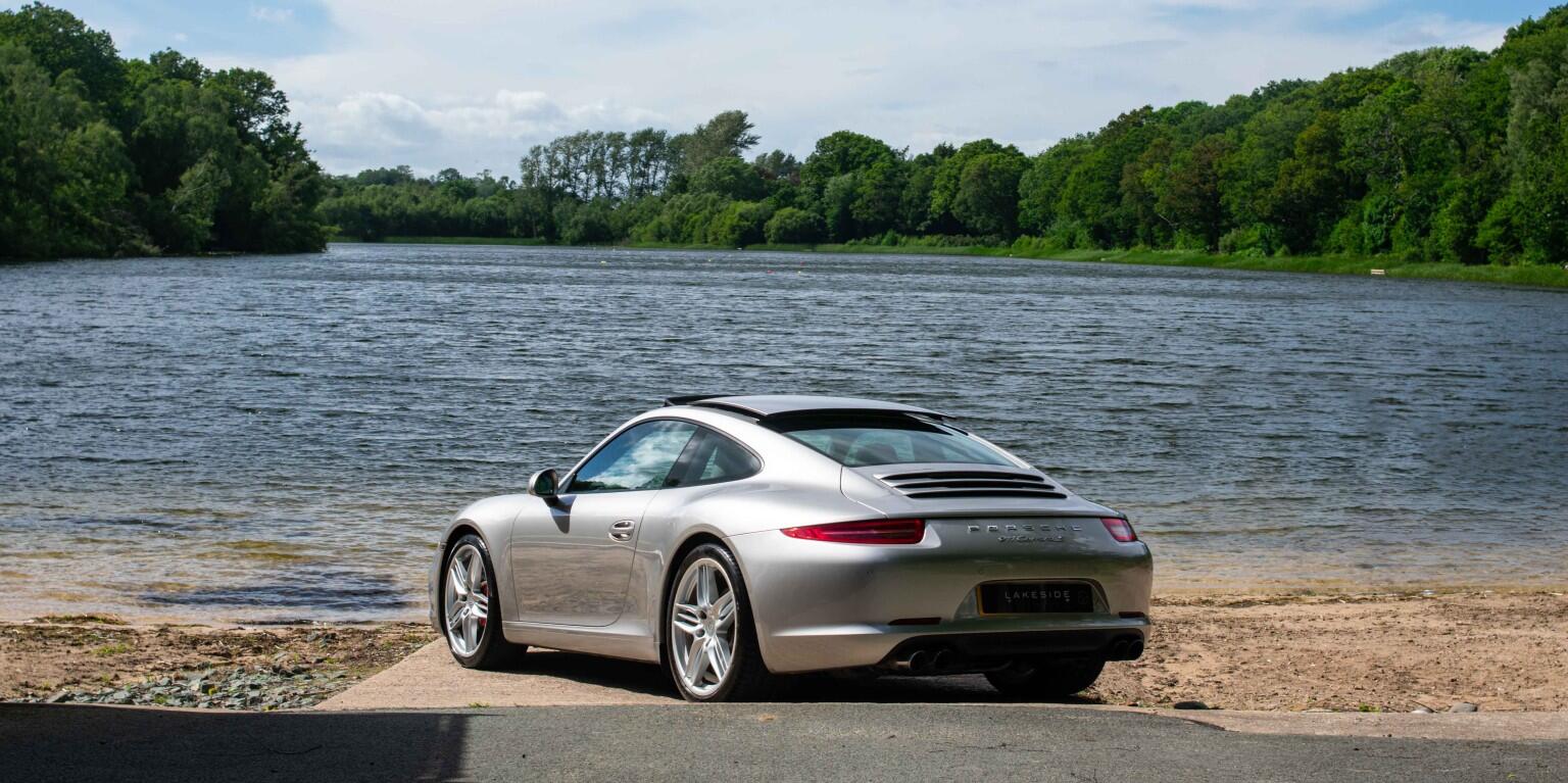 Porsche 911 view 4