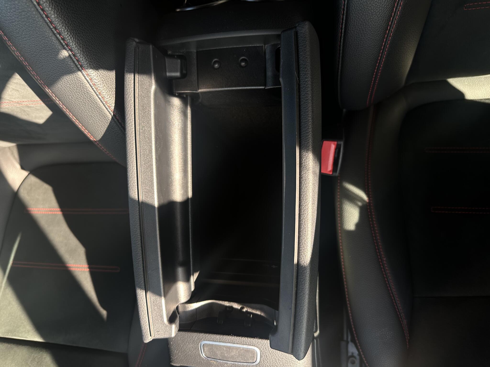 Mercedes-Benz EQB view 33