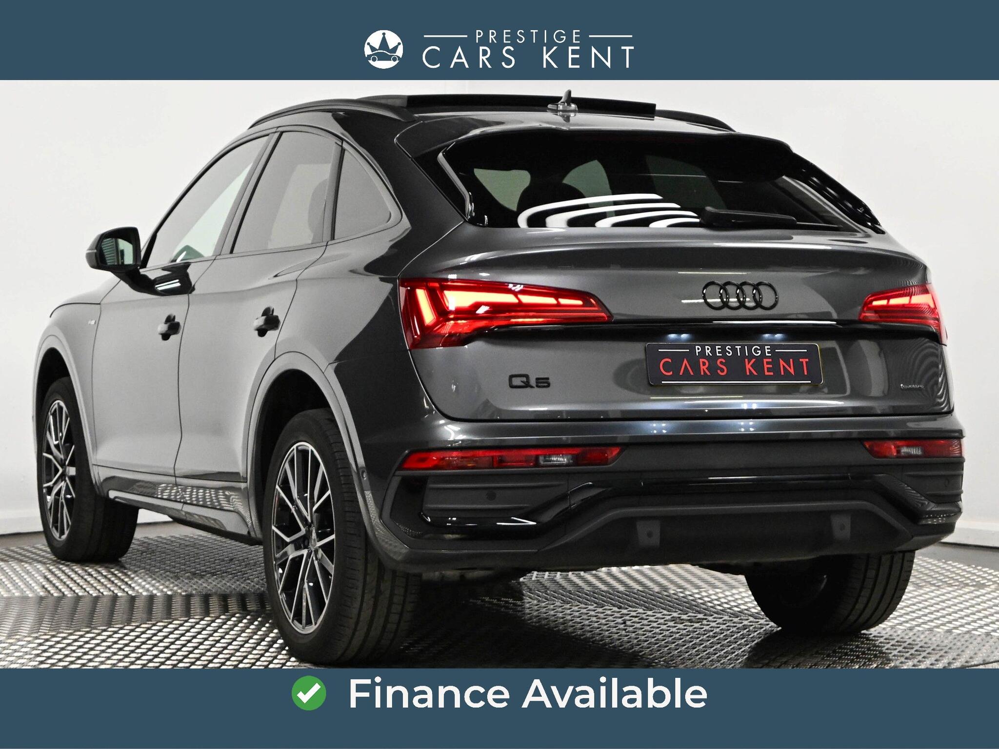 Audi Q5 view 3