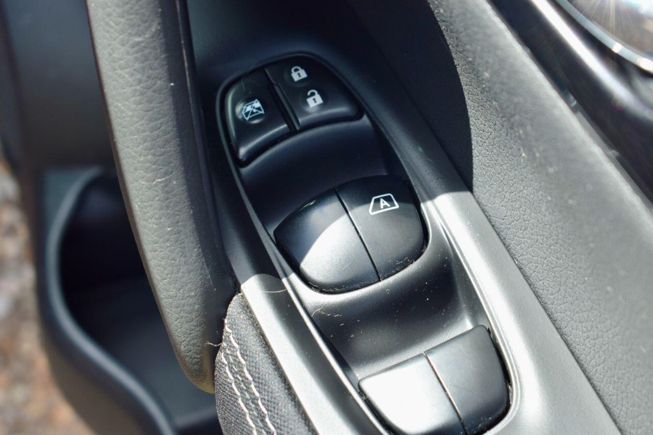 Nissan Qashqai view 25