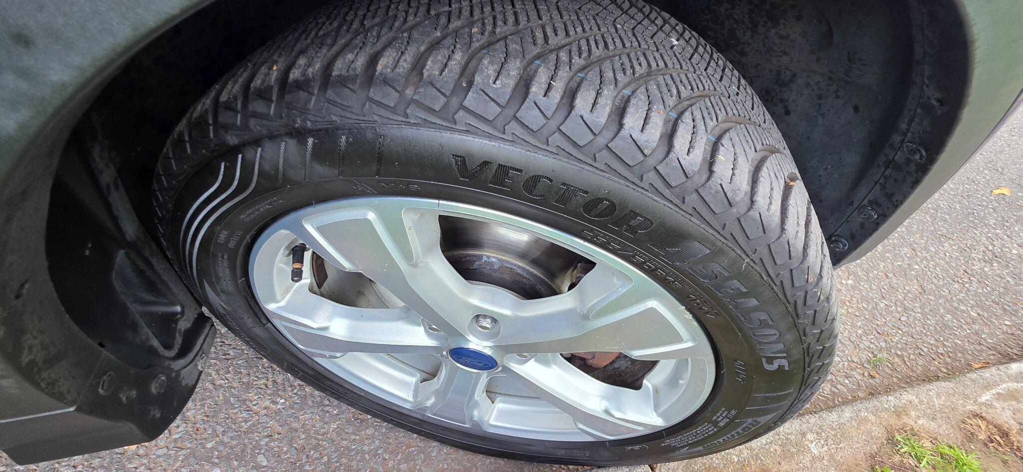 Ford Kuga view 65